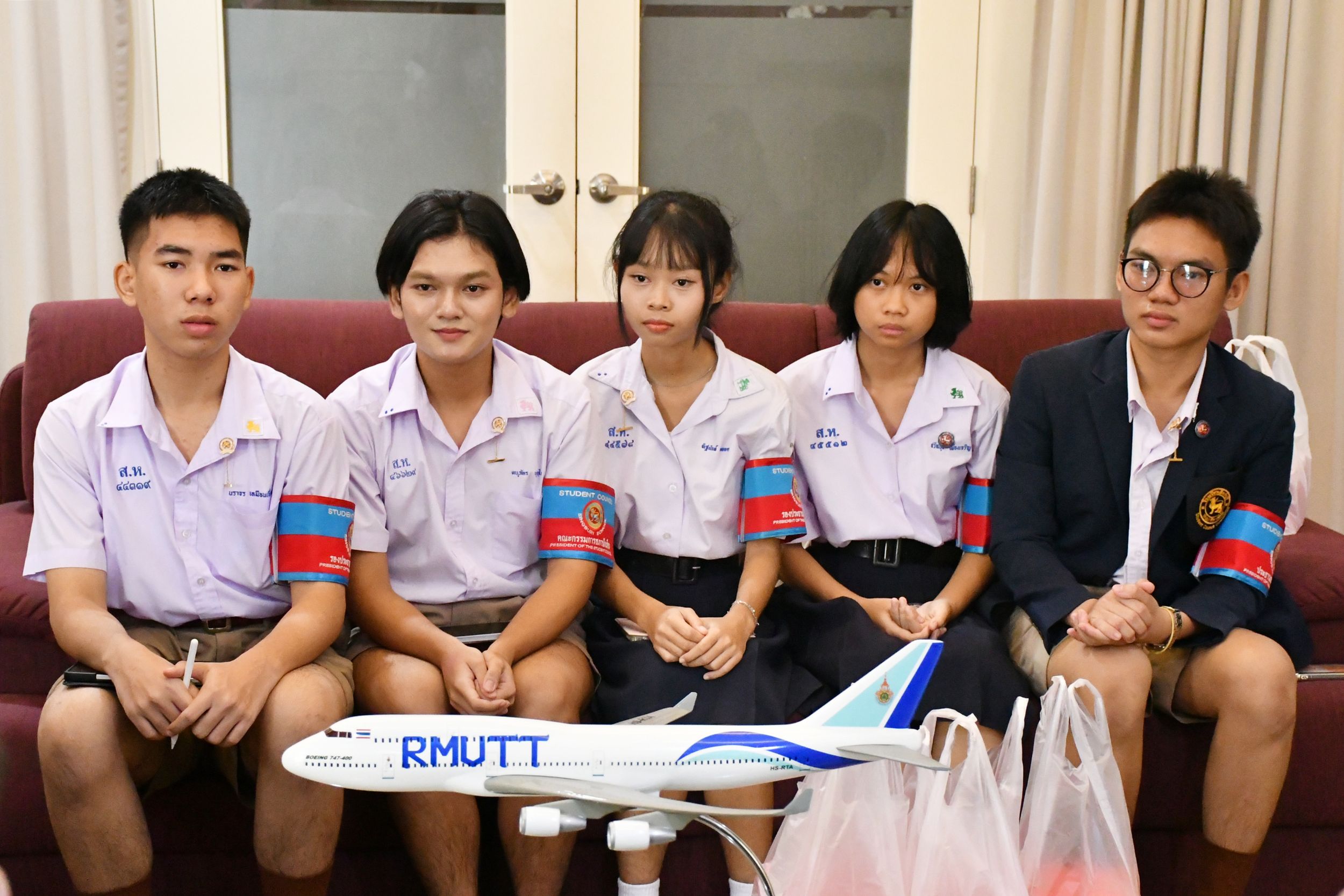 ให้การต้อนรับ คณะผู้บริหาร ครู และนักเรียนโร_05