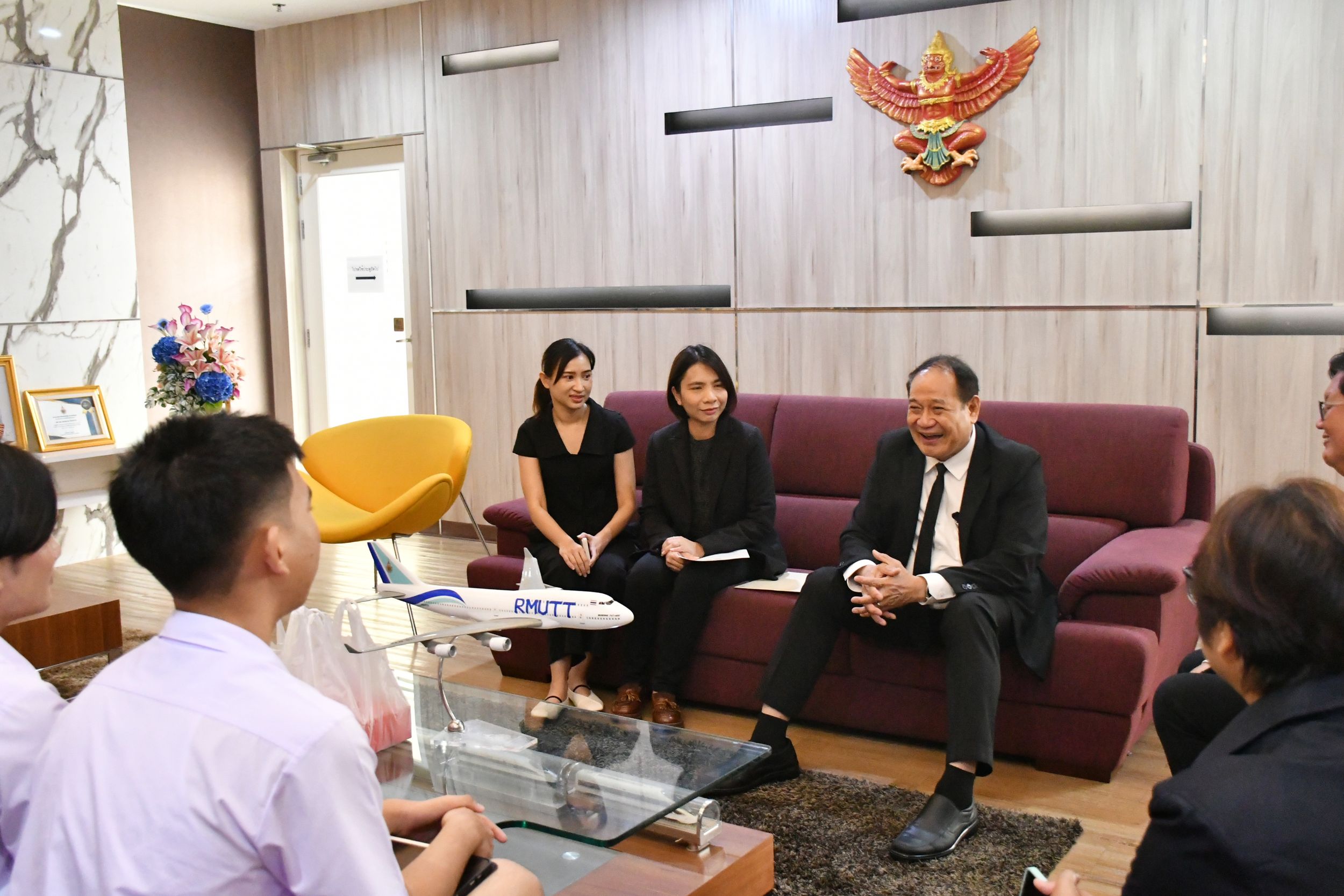 ให้การต้อนรับ คณะผู้บริหาร ครู และนักเรียนโร_09