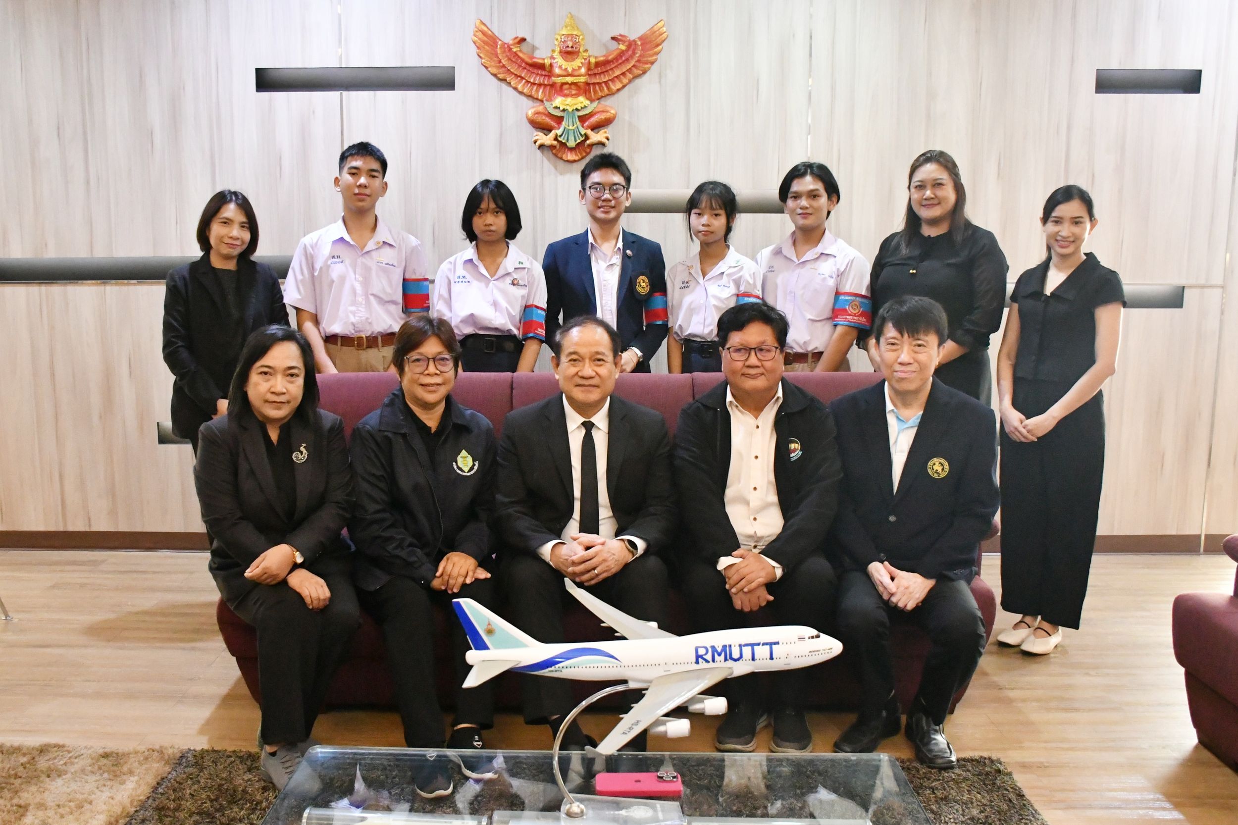 ให้การต้อนรับ คณะผู้บริหาร ครู และนักเรียนโร_10