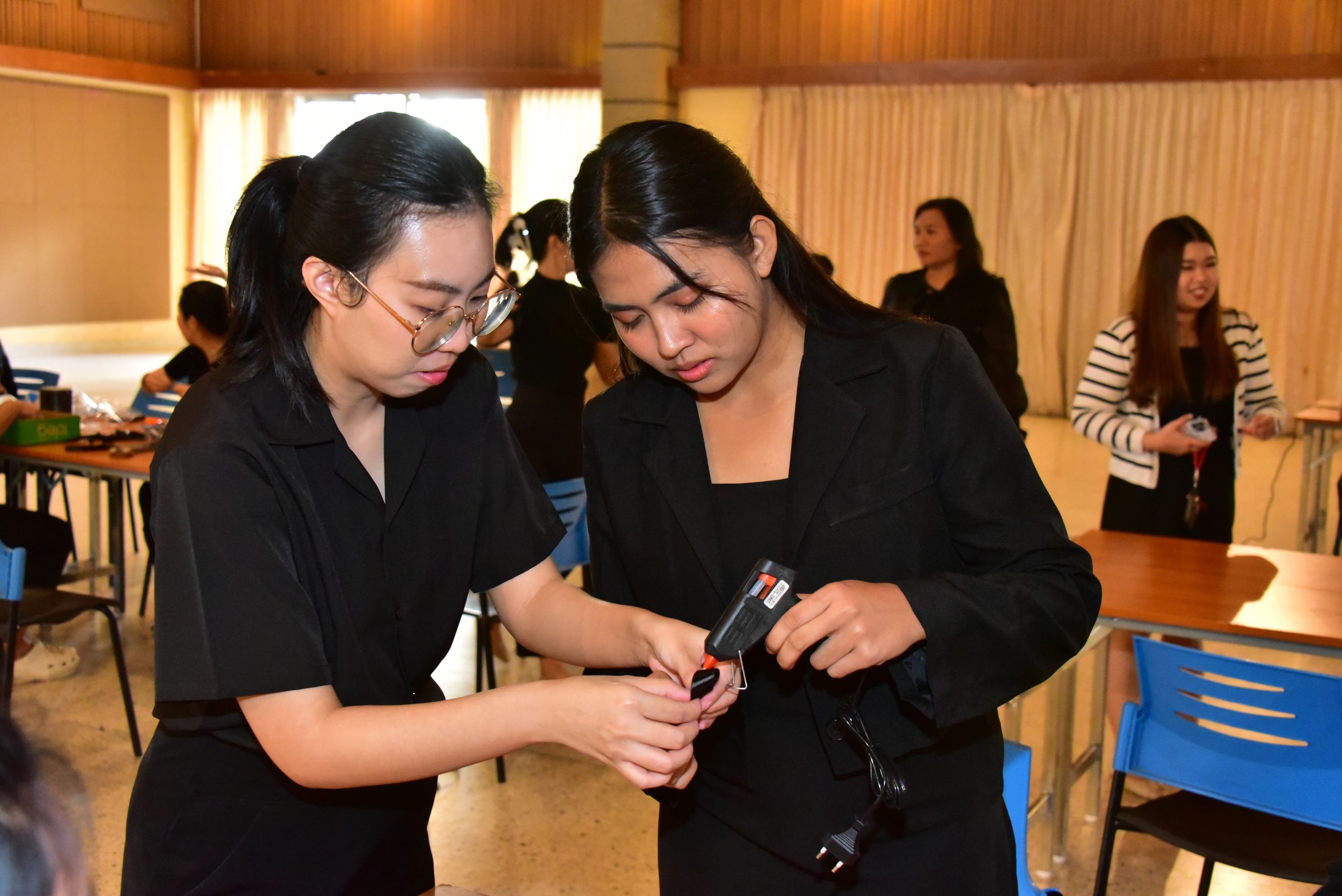 20251105 ร่วมประดิษฐ์ริบบิ้นดำ_04