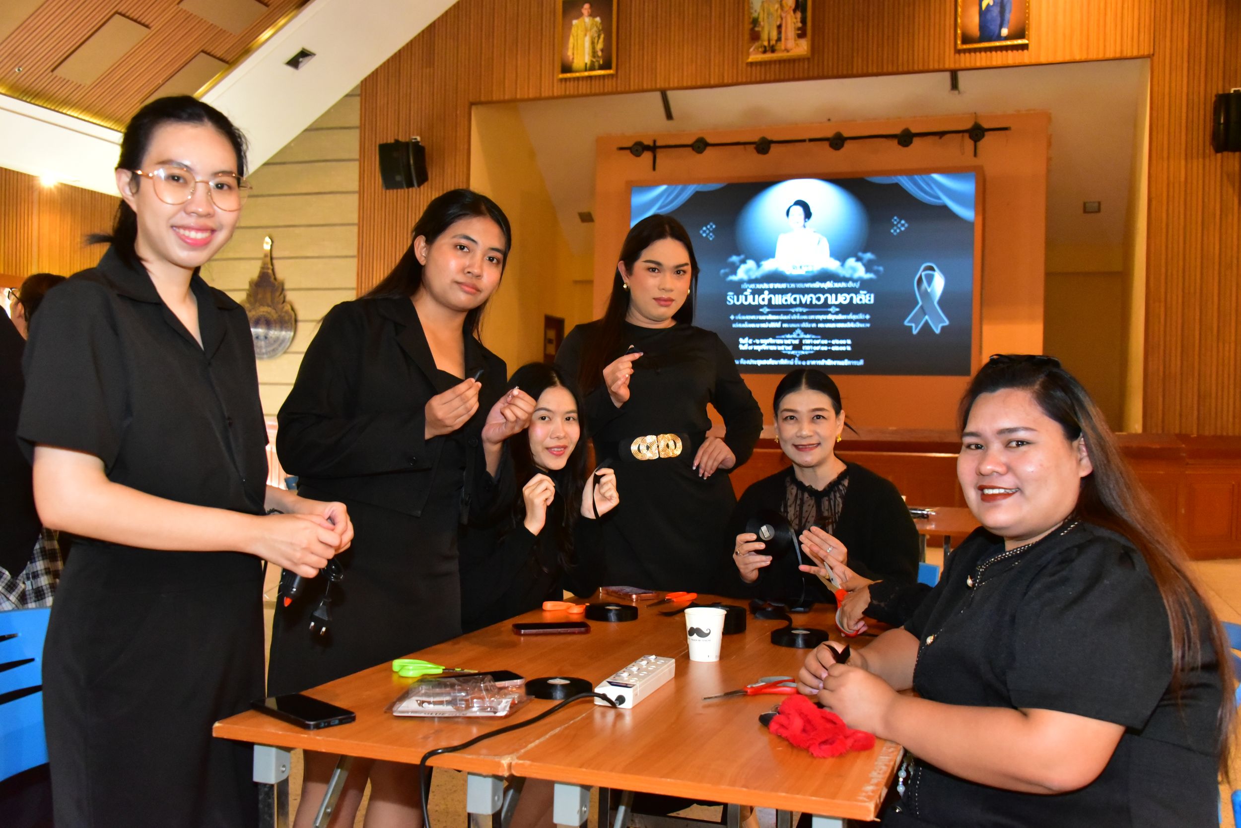 20251105 ร่วมประดิษฐ์ริบบิ้นดำ_07