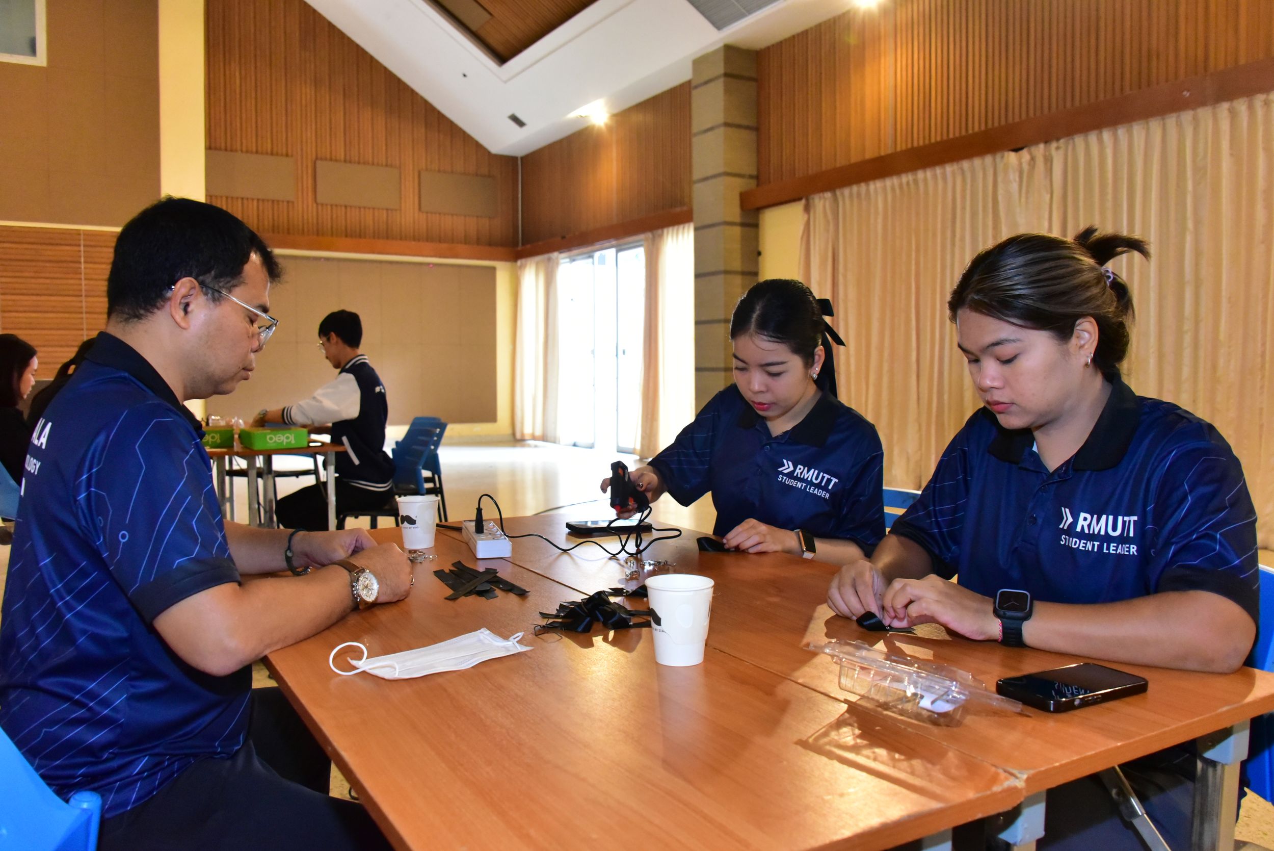 20251105 ร่วมประดิษฐ์ริบบิ้นดำ_08