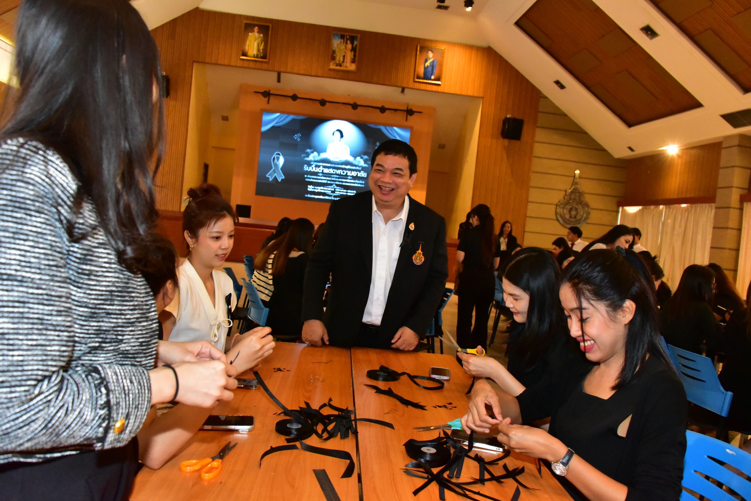 20251105 ร่วมประดิษฐ์ริบบิ้นดำ_103