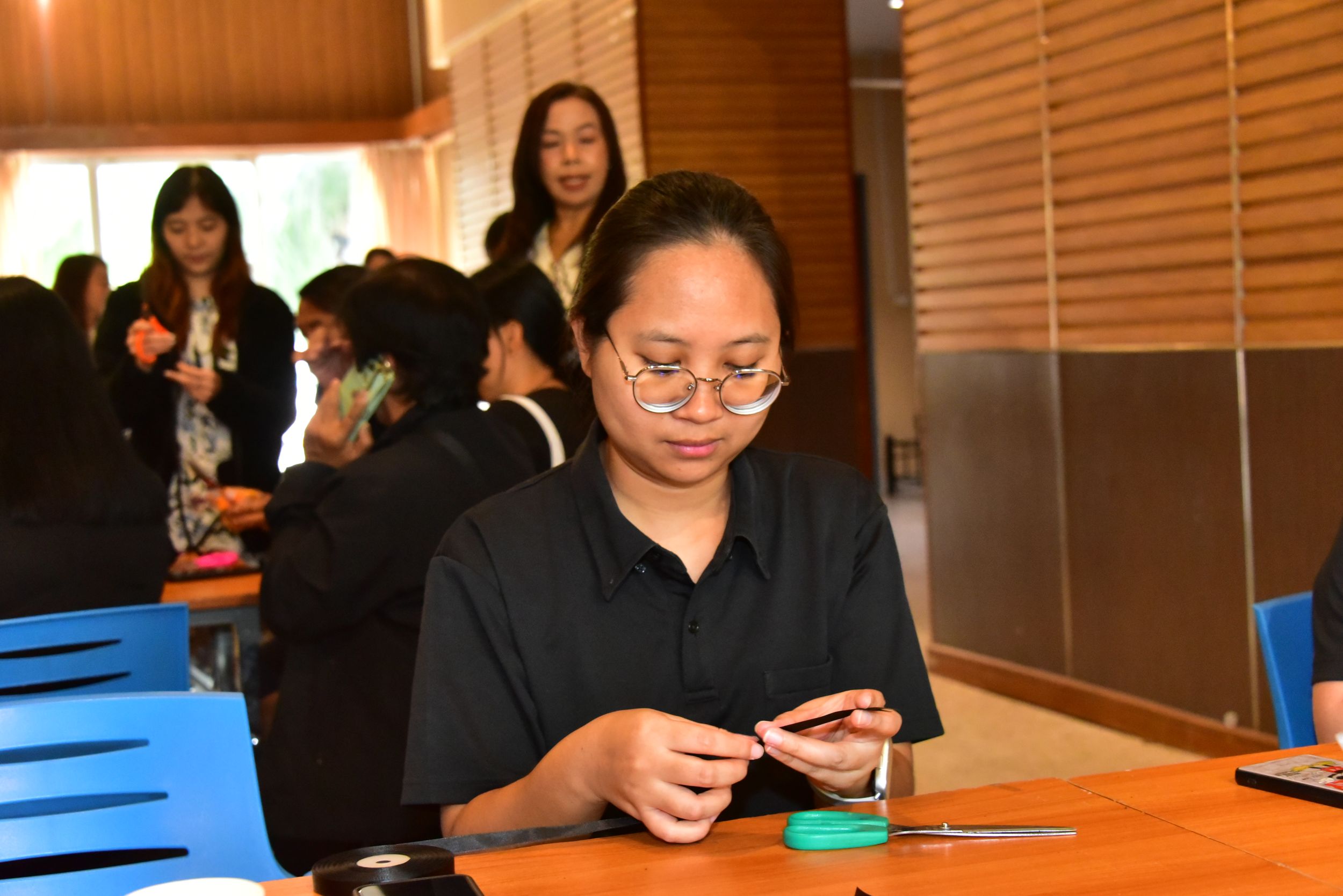 20251105 ร่วมประดิษฐ์ริบบิ้นดำ_119