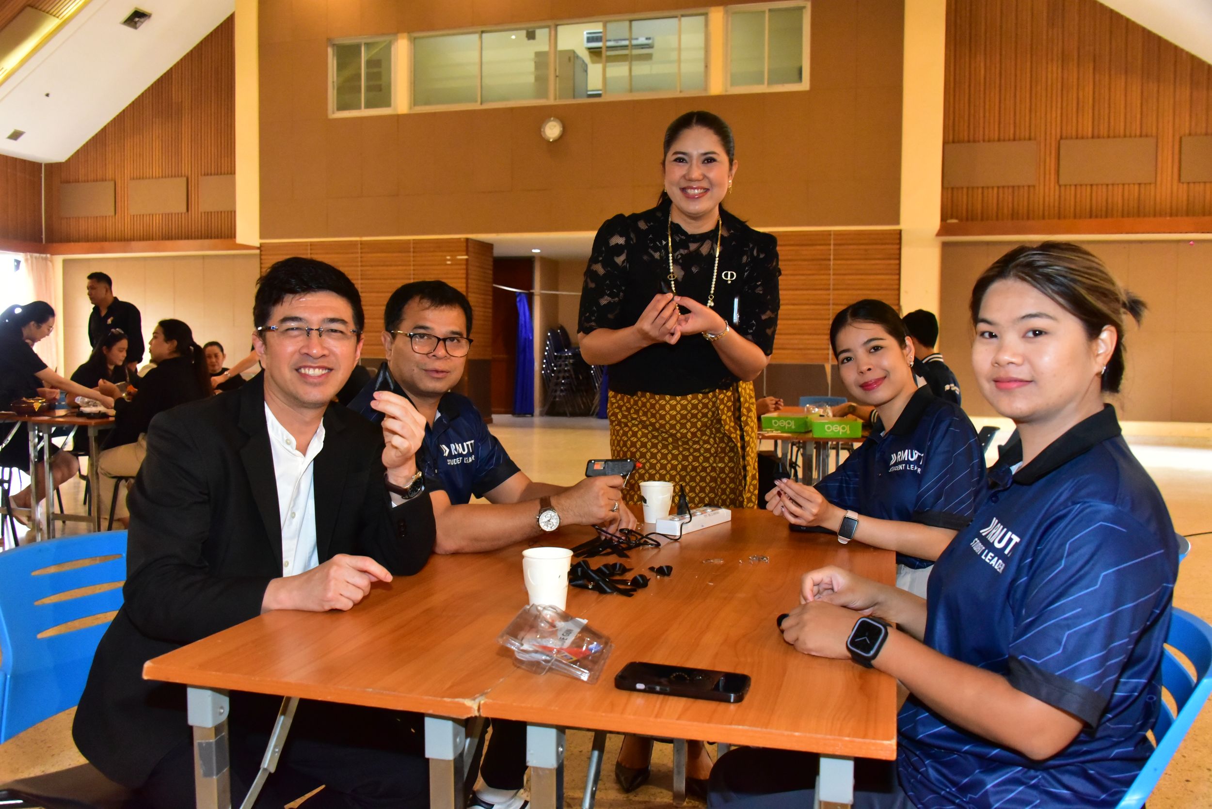 20251105 ร่วมประดิษฐ์ริบบิ้นดำ_13