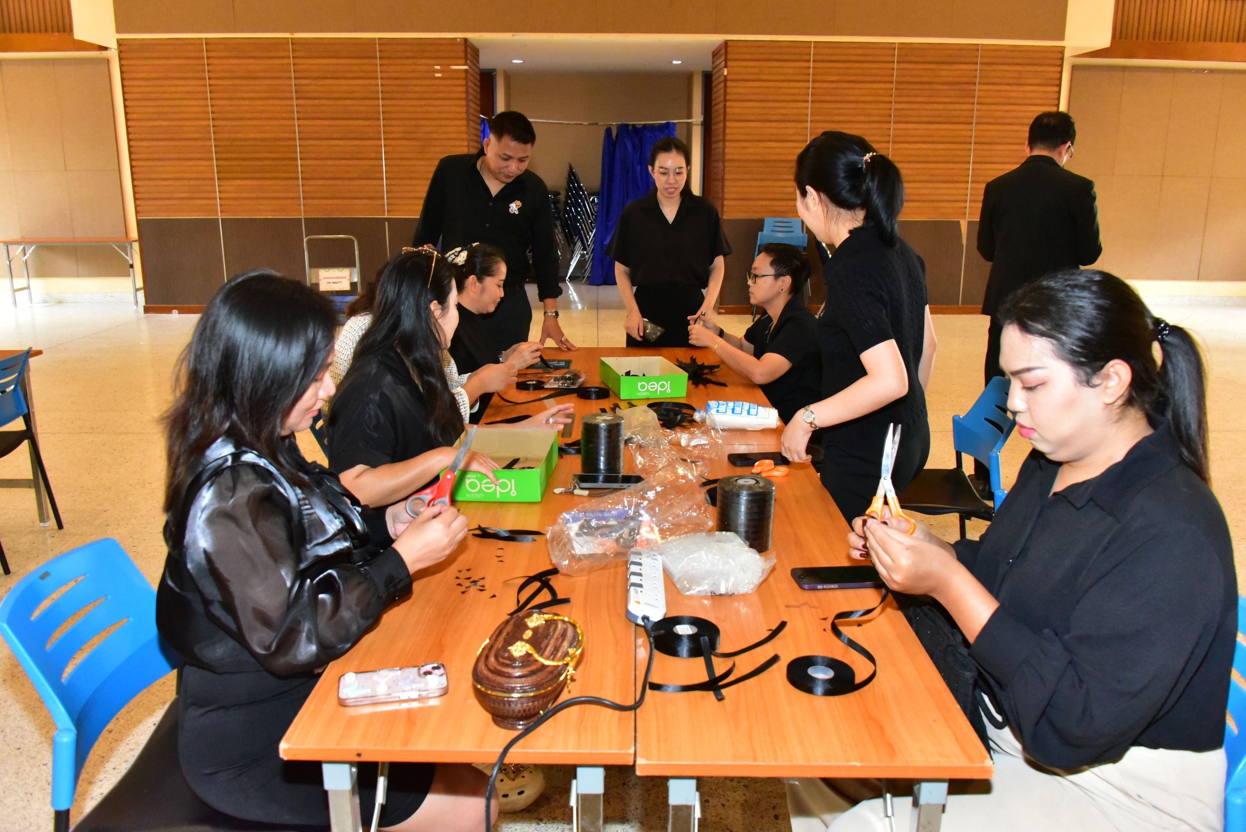 20251105 ร่วมประดิษฐ์ริบบิ้นดำ_20