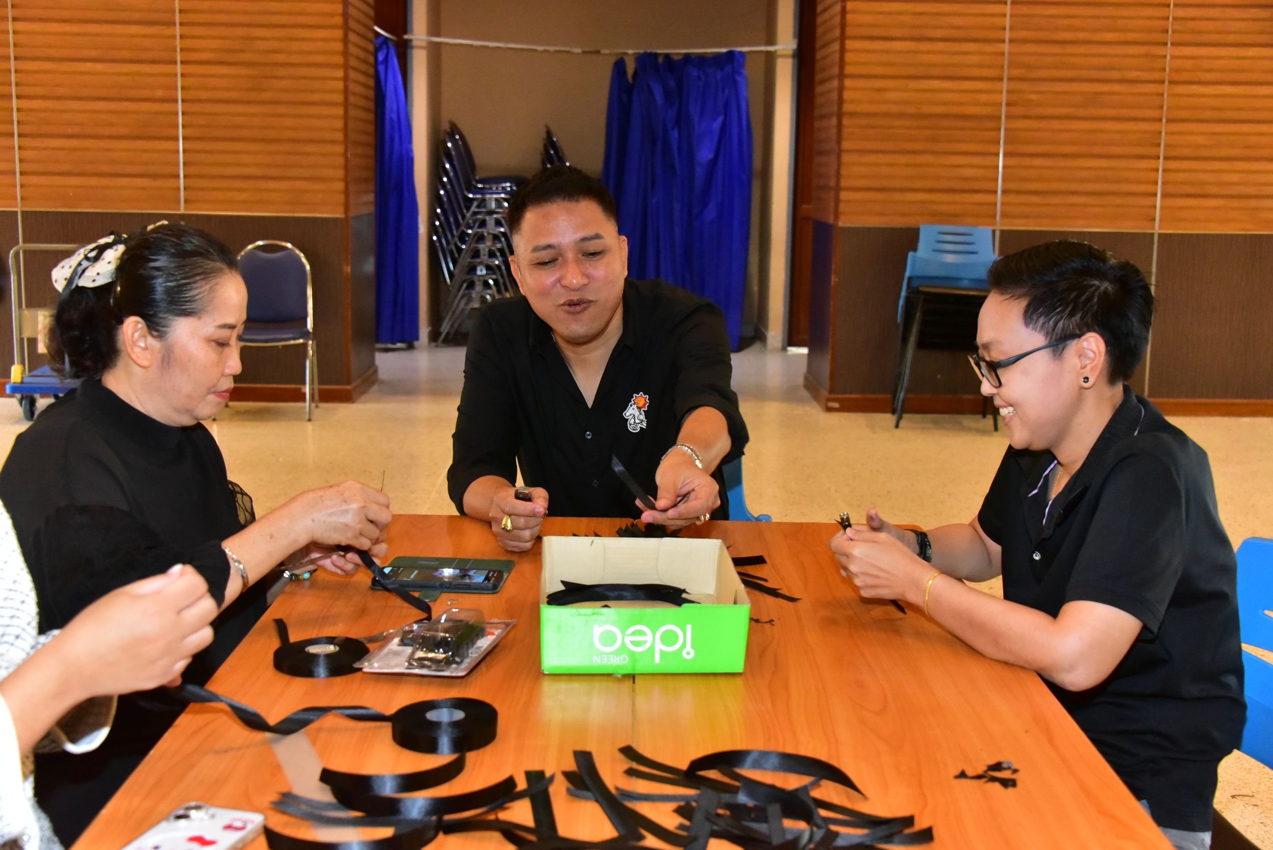 20251105 ร่วมประดิษฐ์ริบบิ้นดำ_21