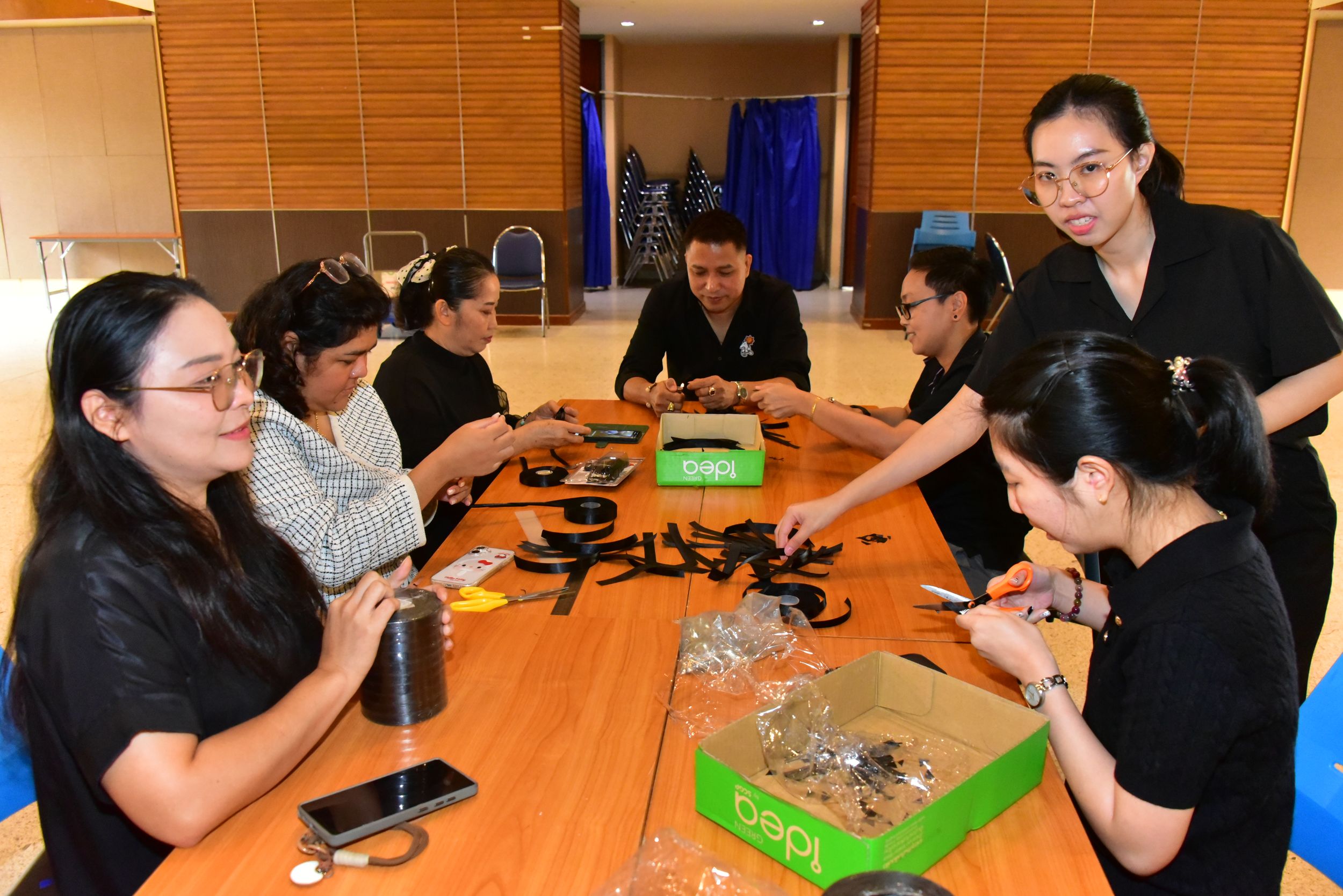 20251105 ร่วมประดิษฐ์ริบบิ้นดำ_22