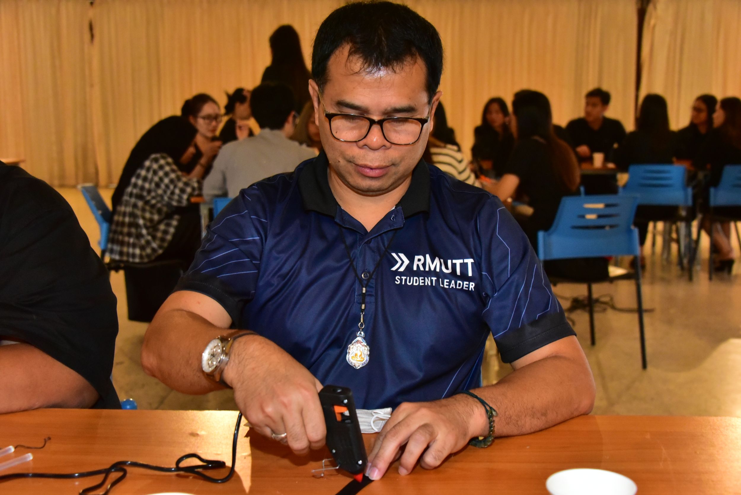 20251105 ร่วมประดิษฐ์ริบบิ้นดำ_26