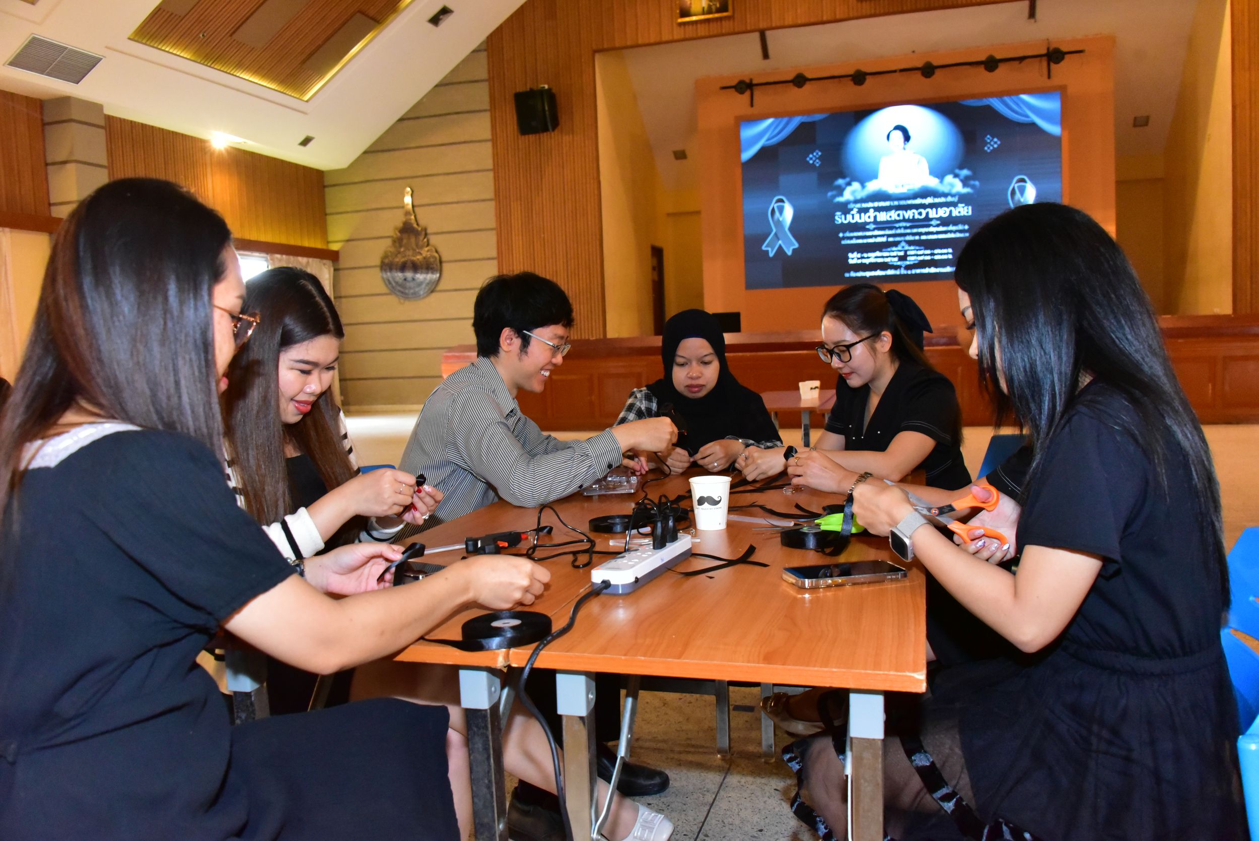 20251105 ร่วมประดิษฐ์ริบบิ้นดำ_35