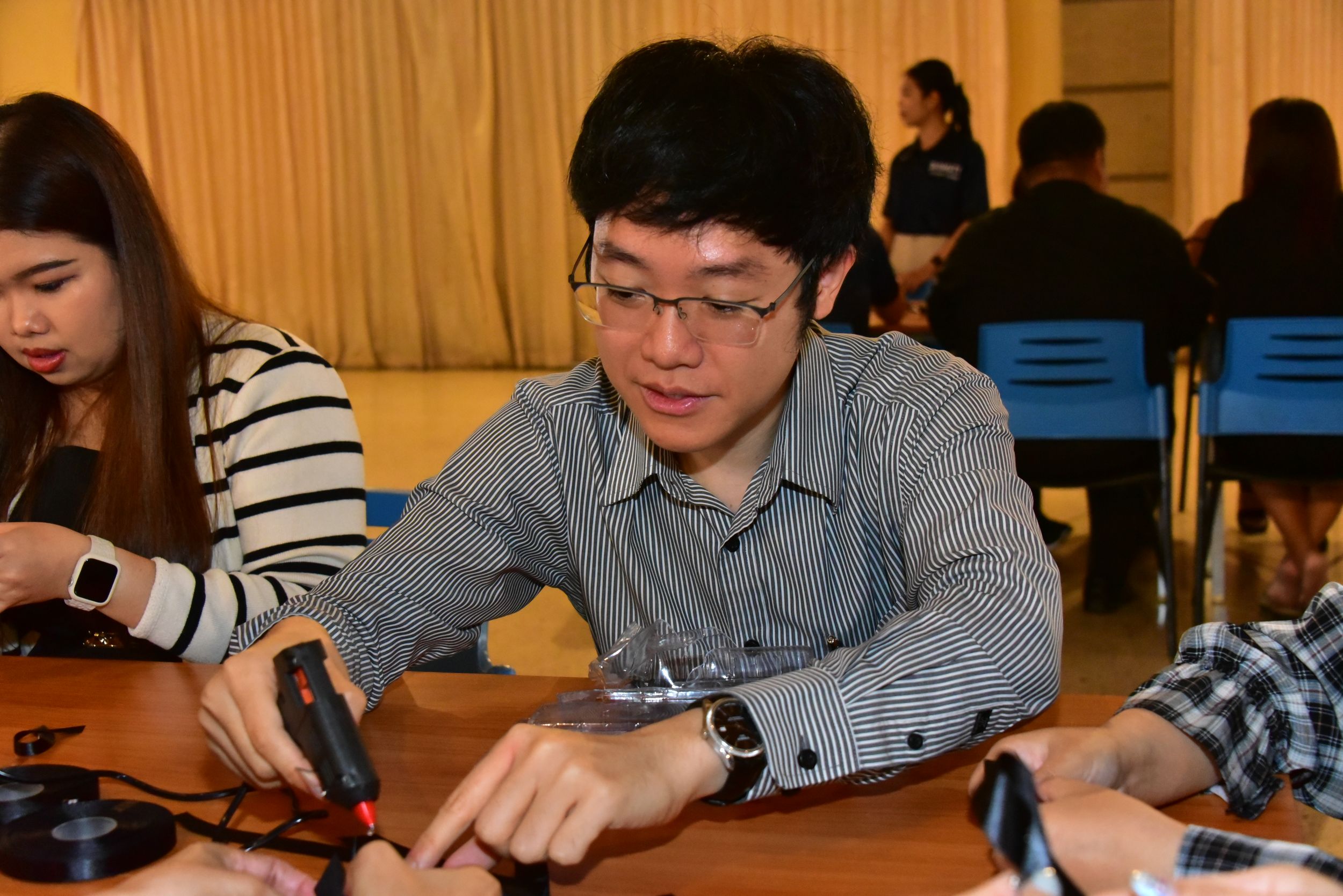 20251105 ร่วมประดิษฐ์ริบบิ้นดำ_36