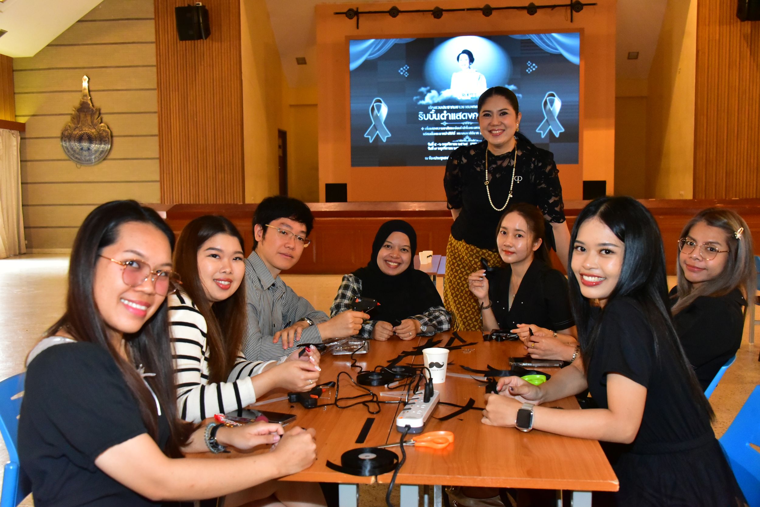 20251105 ร่วมประดิษฐ์ริบบิ้นดำ_37