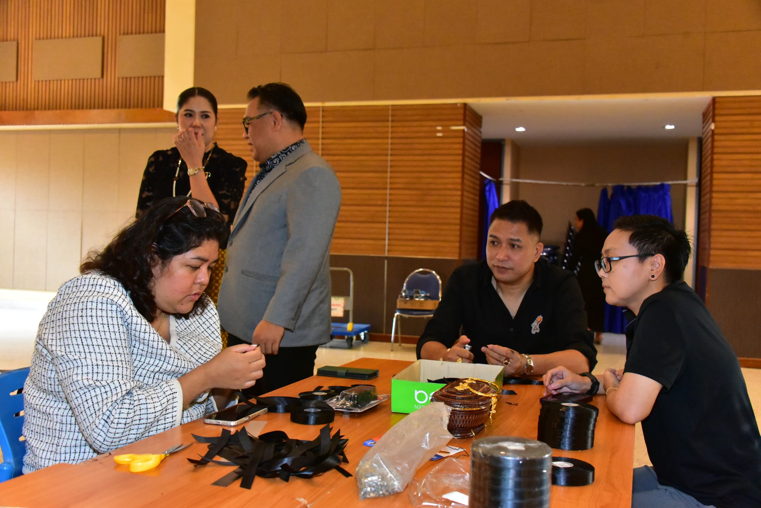 20251105 ร่วมประดิษฐ์ริบบิ้นดำ_41