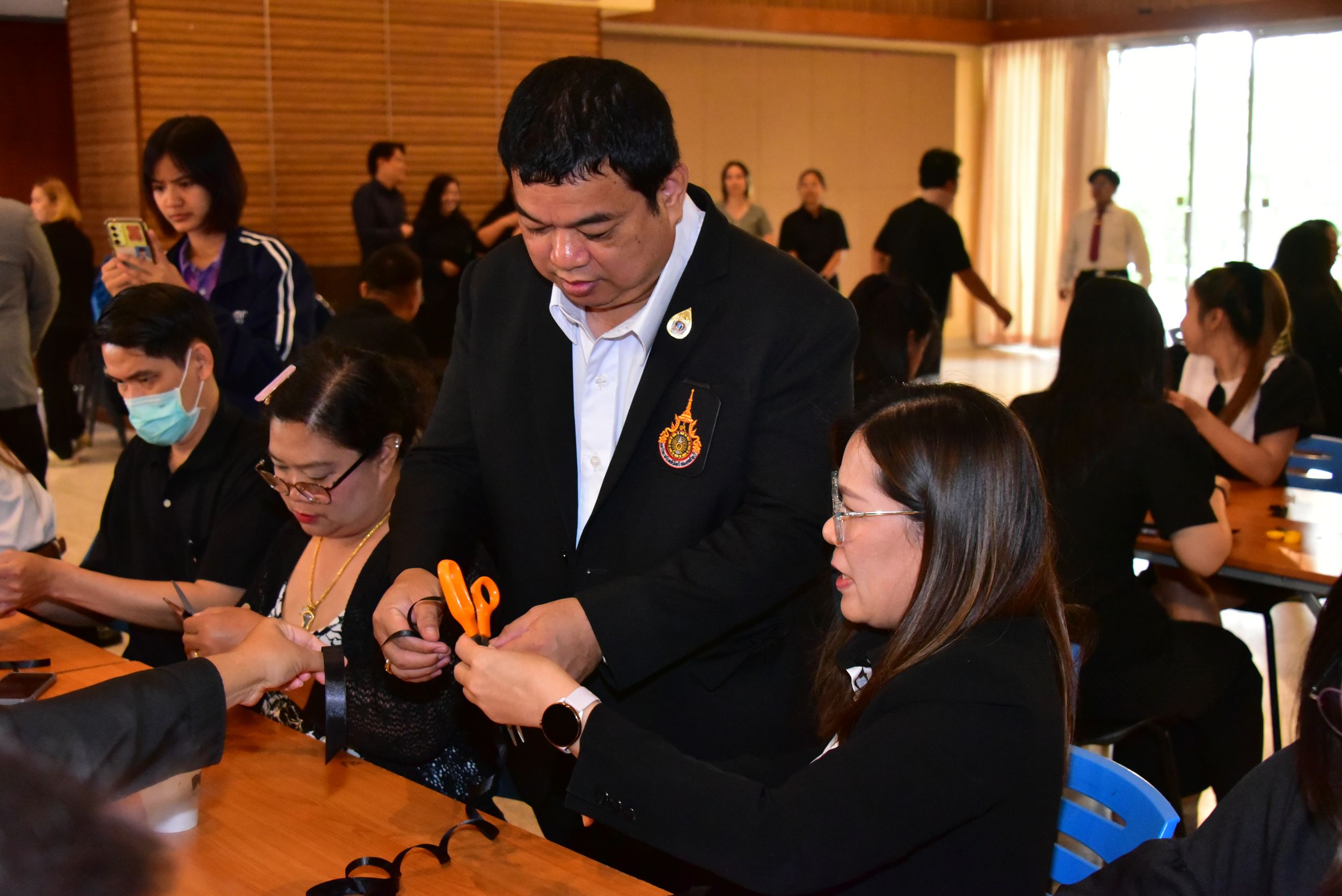 20251105 ร่วมประดิษฐ์ริบบิ้นดำ_61