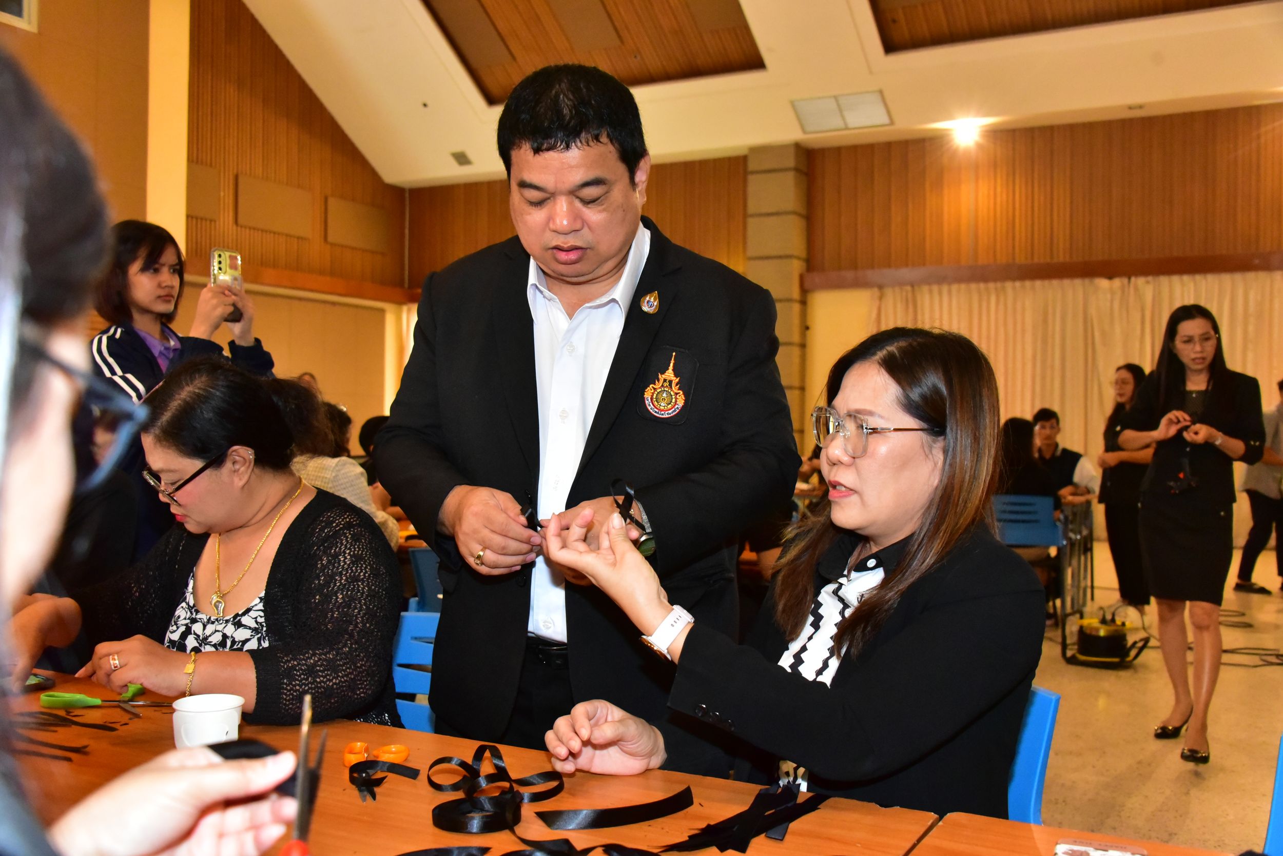 20251105 ร่วมประดิษฐ์ริบบิ้นดำ_62