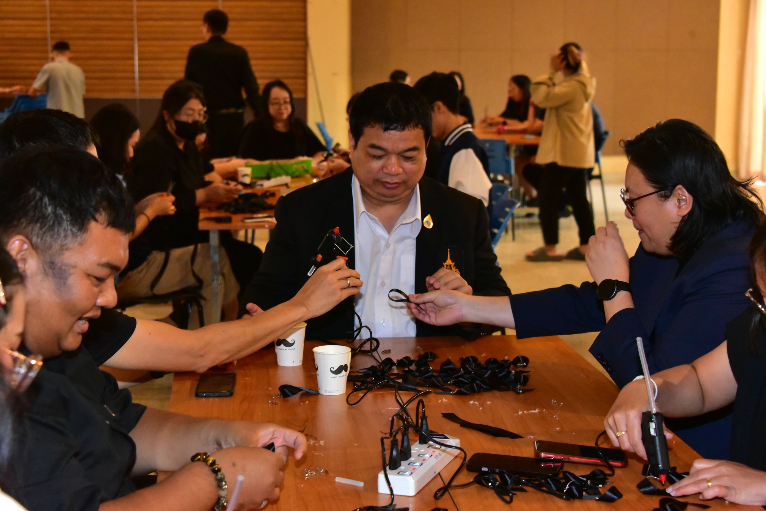 20251105 ร่วมประดิษฐ์ริบบิ้นดำ_71