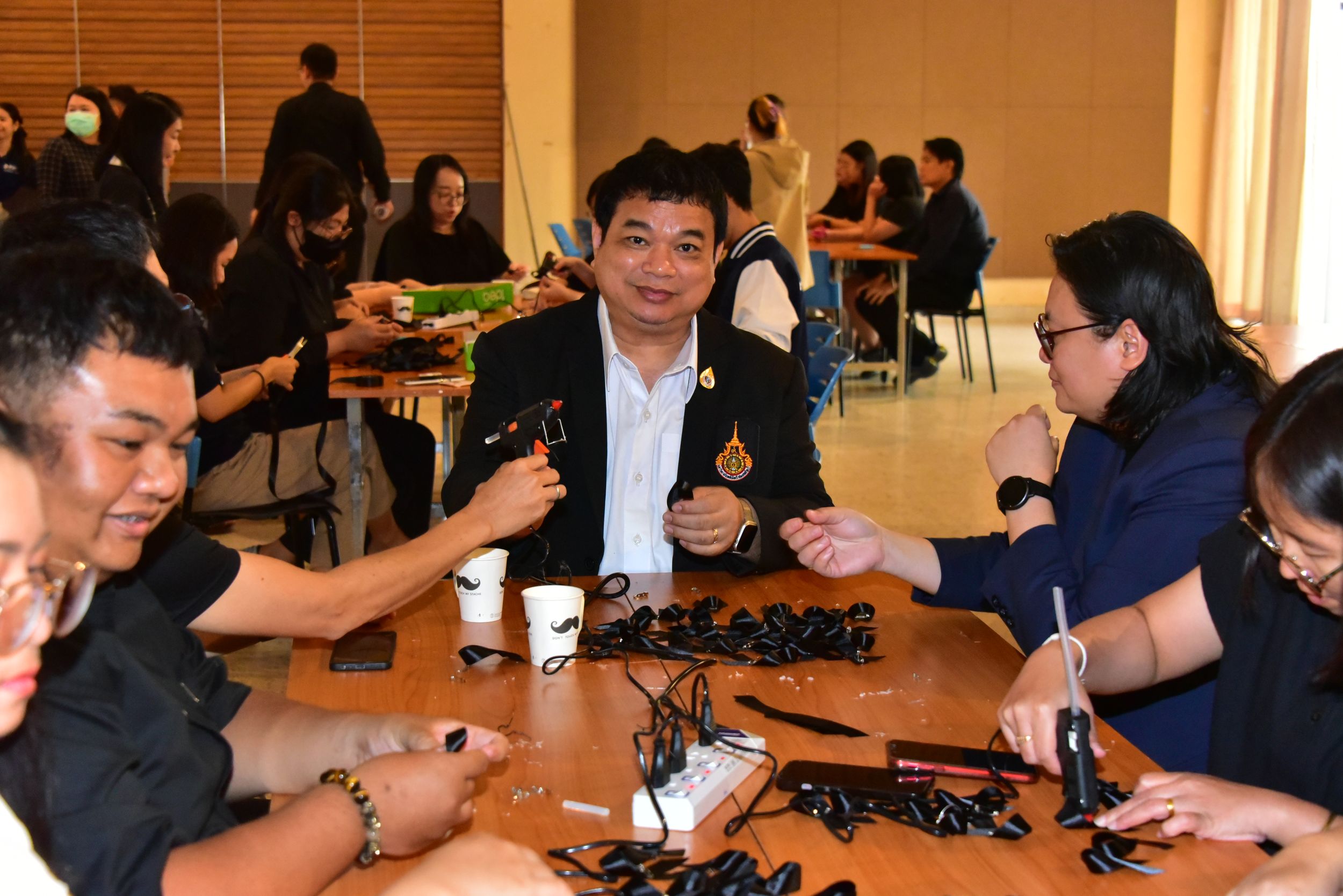 20251105 ร่วมประดิษฐ์ริบบิ้นดำ_72