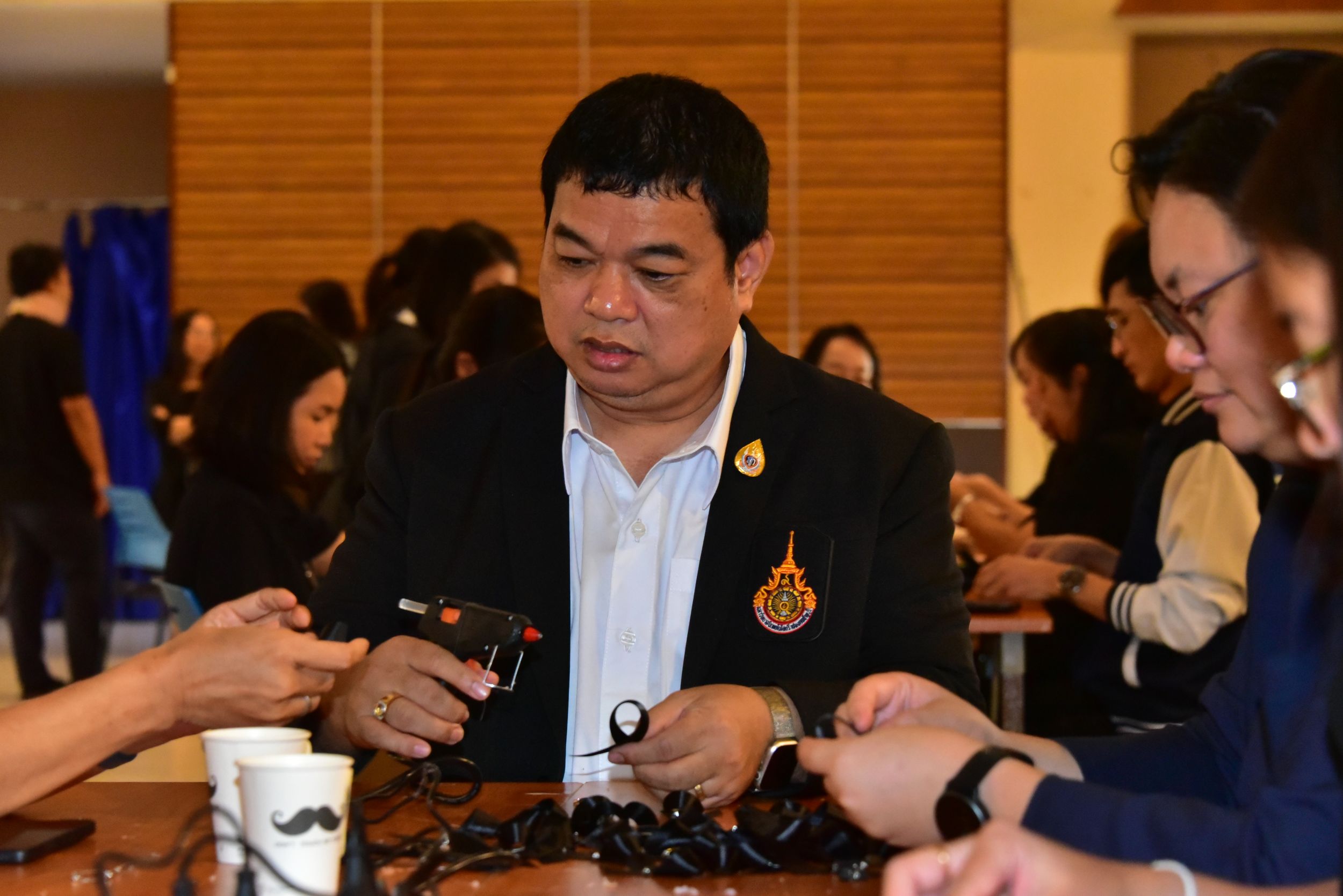 20251105 ร่วมประดิษฐ์ริบบิ้นดำ_75