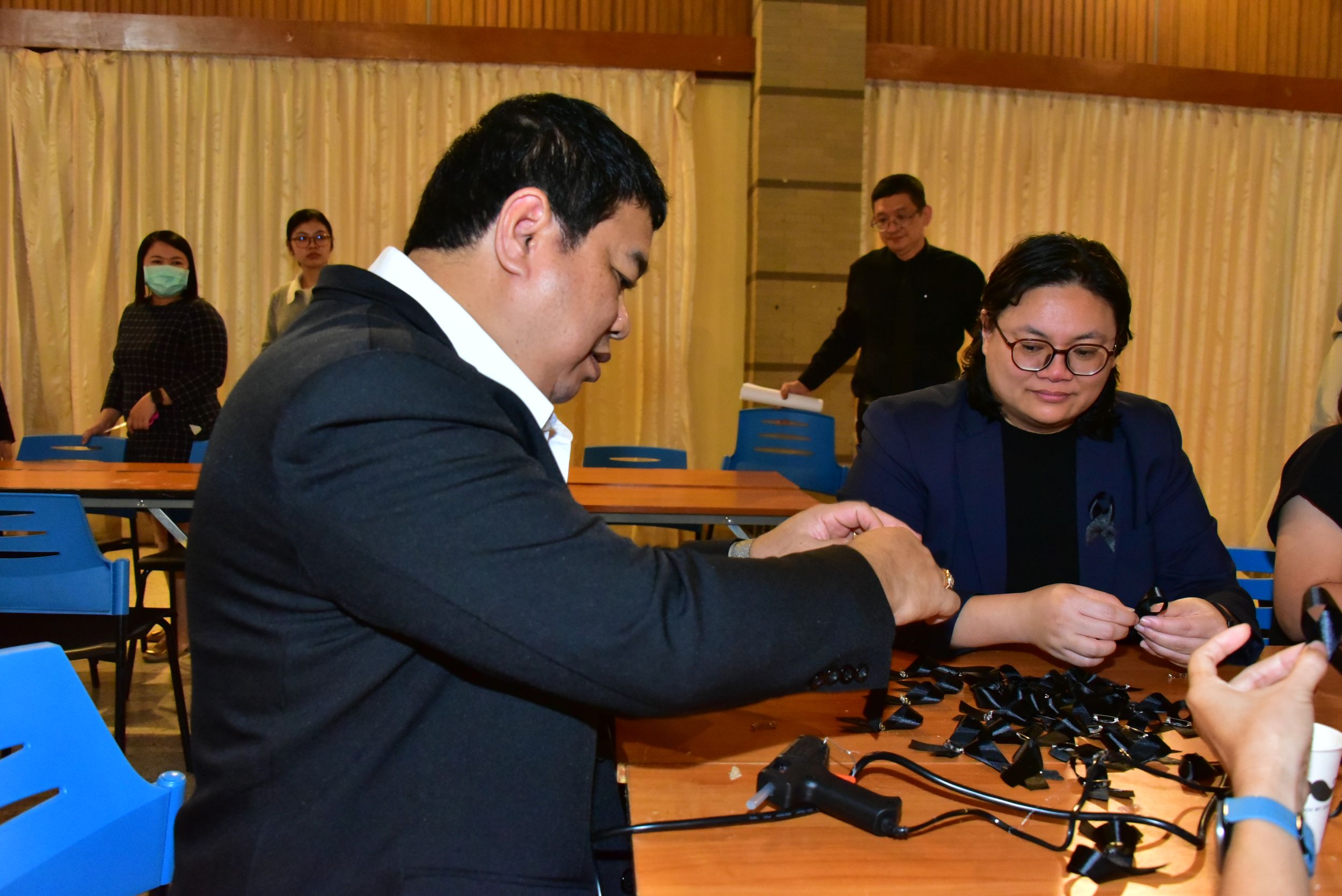 20251105 ร่วมประดิษฐ์ริบบิ้นดำ_78