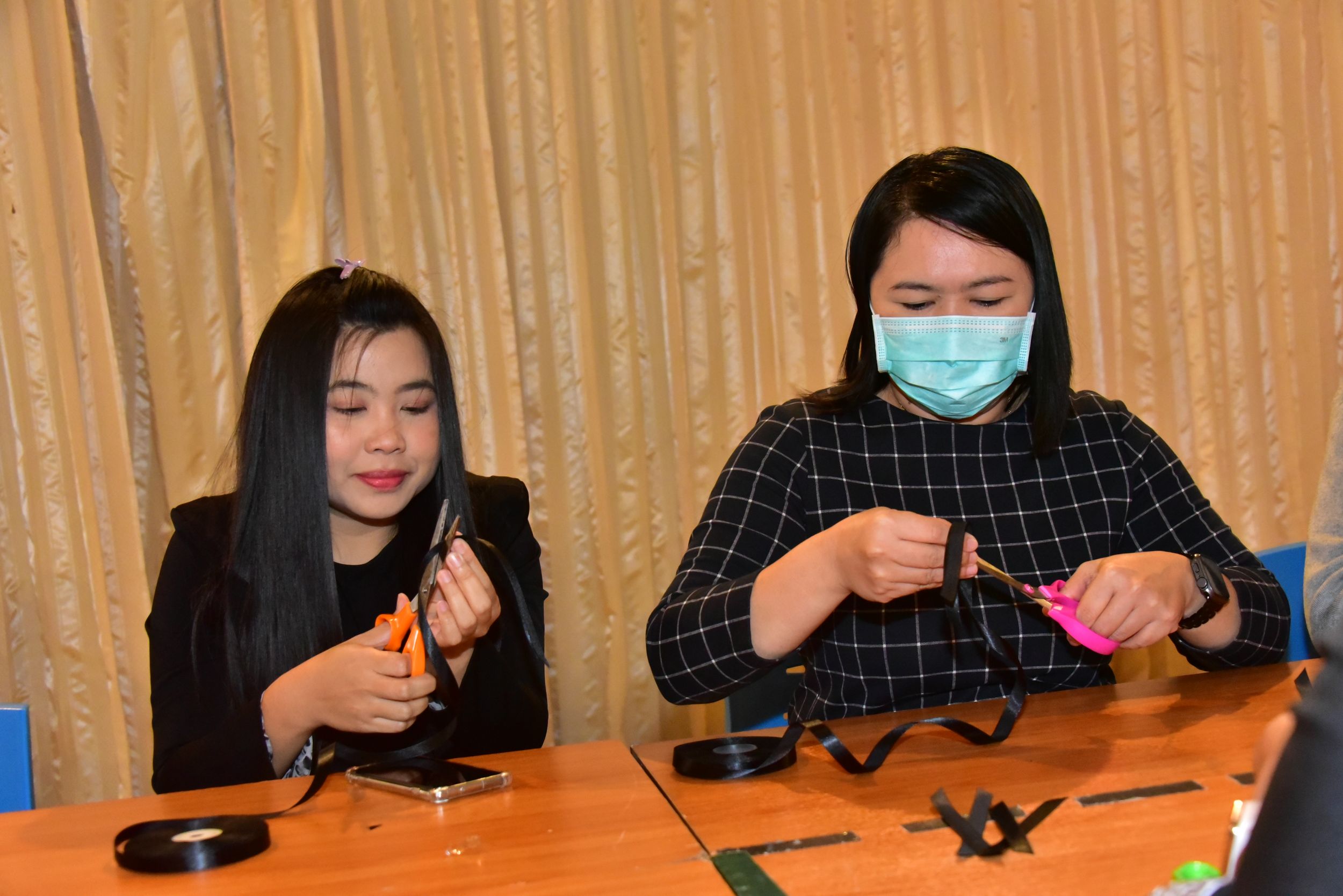 20251105 ร่วมประดิษฐ์ริบบิ้นดำ_83