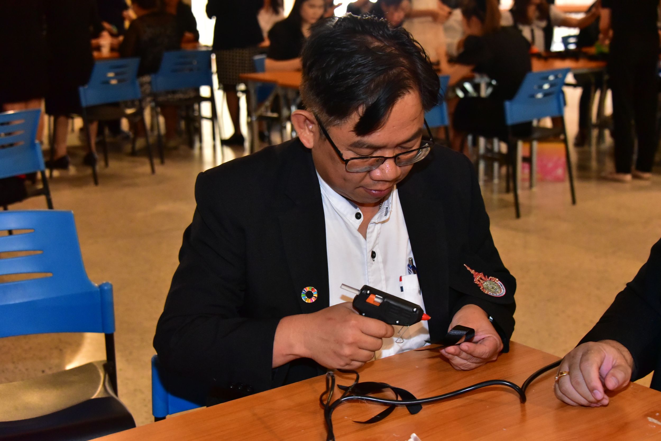 20251105 ร่วมประดิษฐ์ริบบิ้นดำ_89