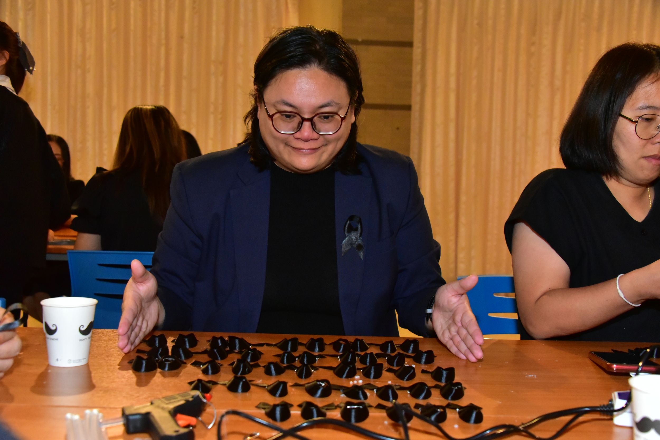 20251105 ร่วมประดิษฐ์ริบบิ้นดำ_92