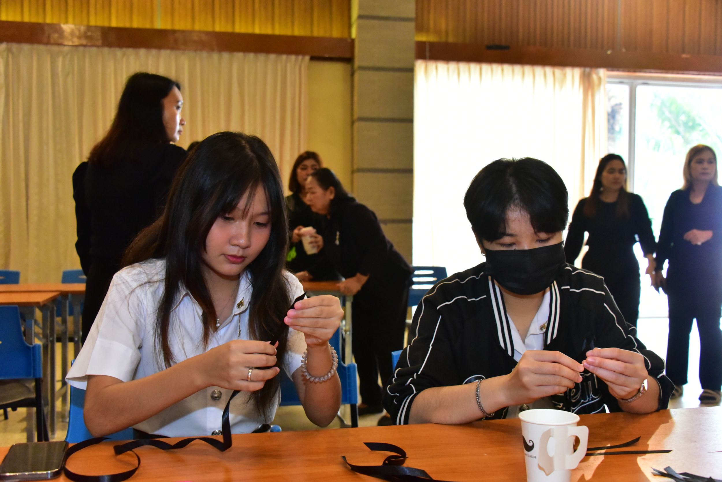 20251105 ร่วมประดิษฐ์ริบบิ้นดำ_95
