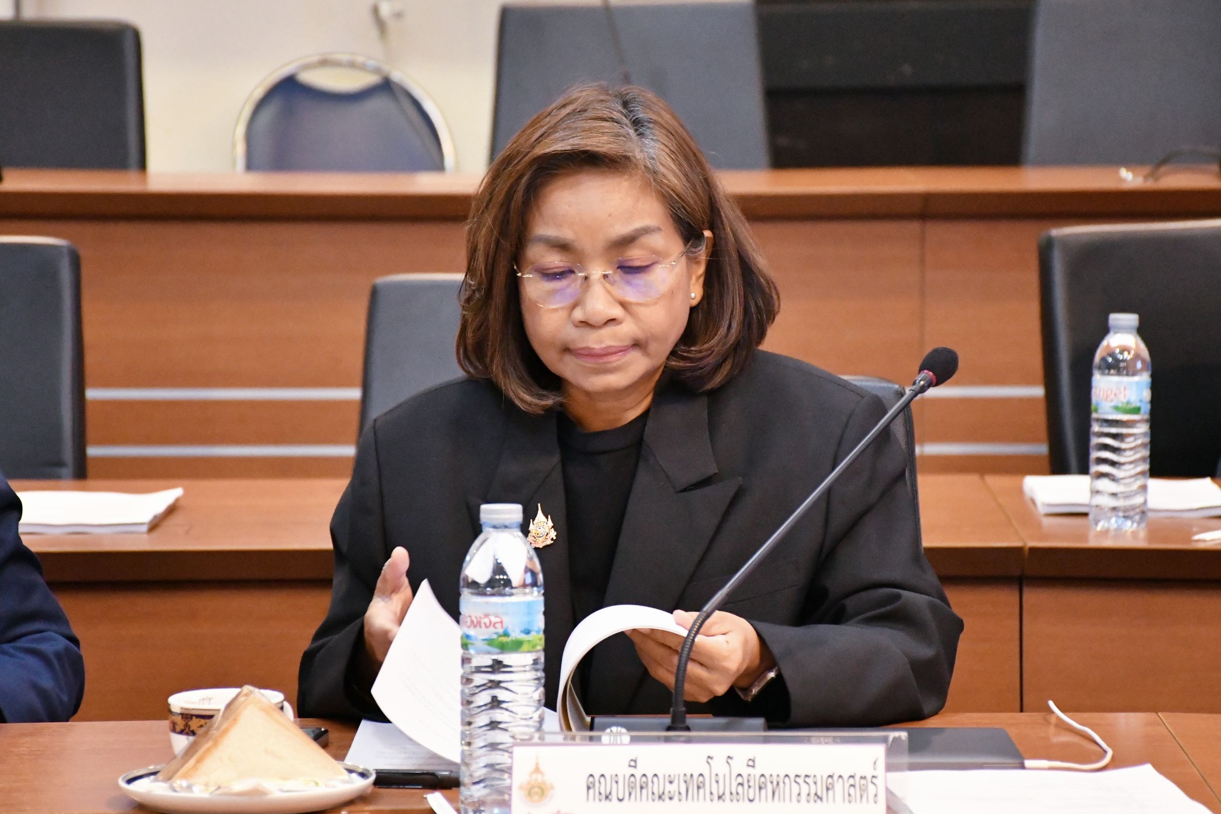 คณะกรรมการบริหารงานวิชาการและวิจัย _09