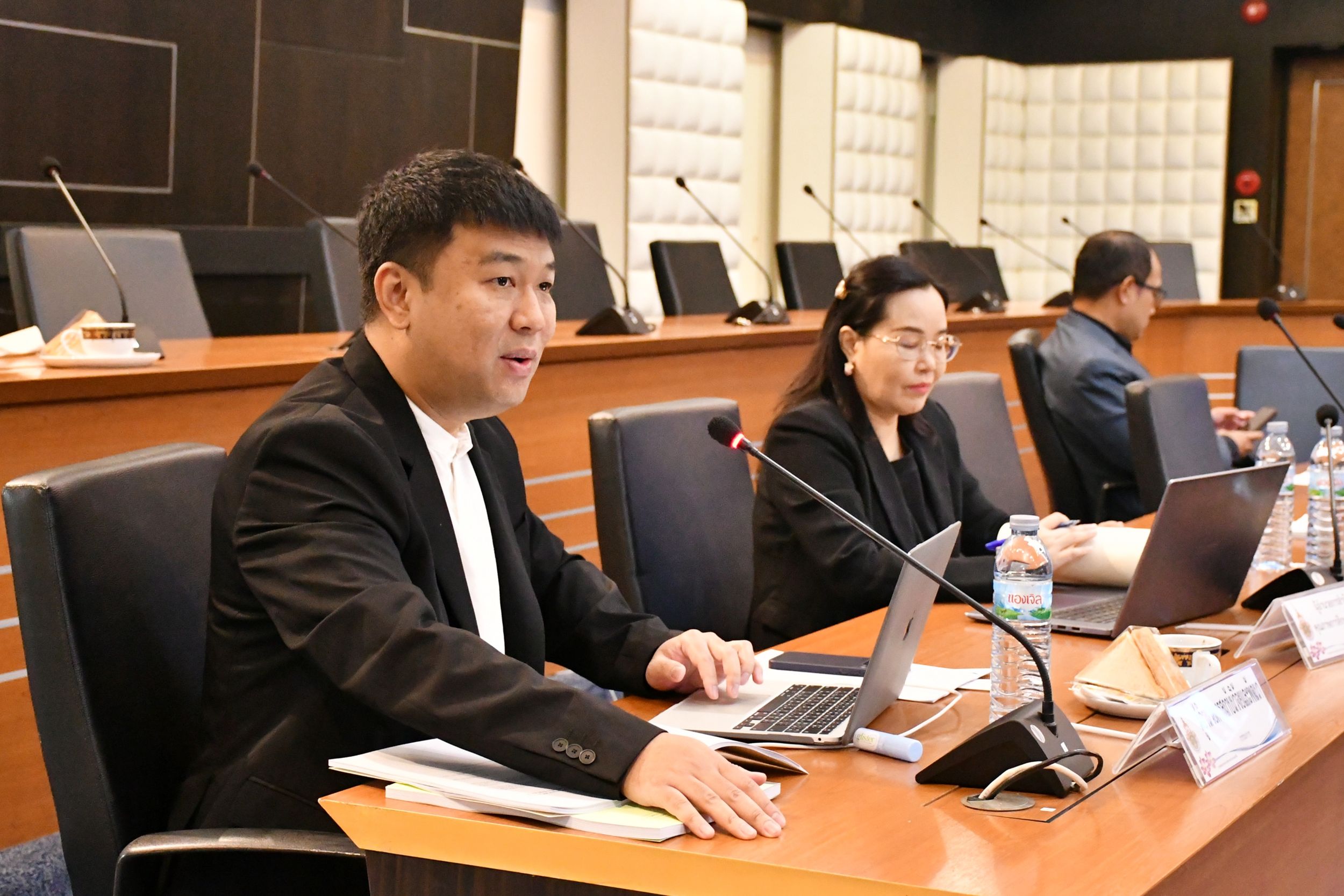 คณะกรรมการบริหารงานวิชาการและวิจัย _15