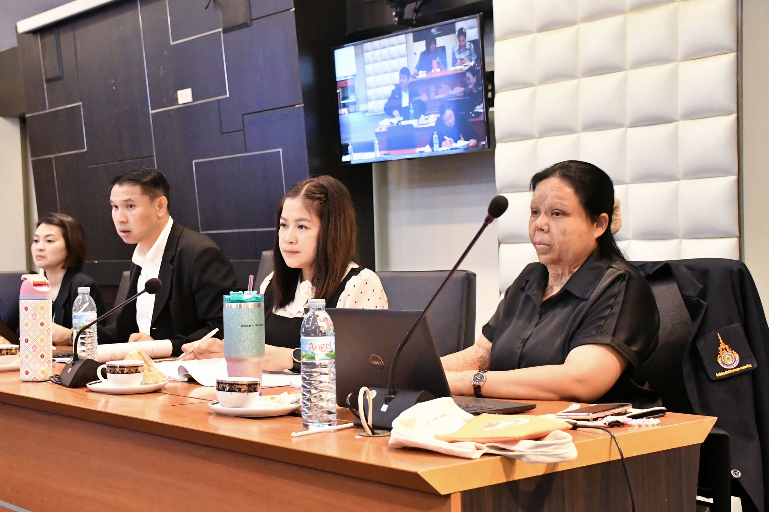 คณะกรรมการบริหารงานวิชาการและวิจัย _16