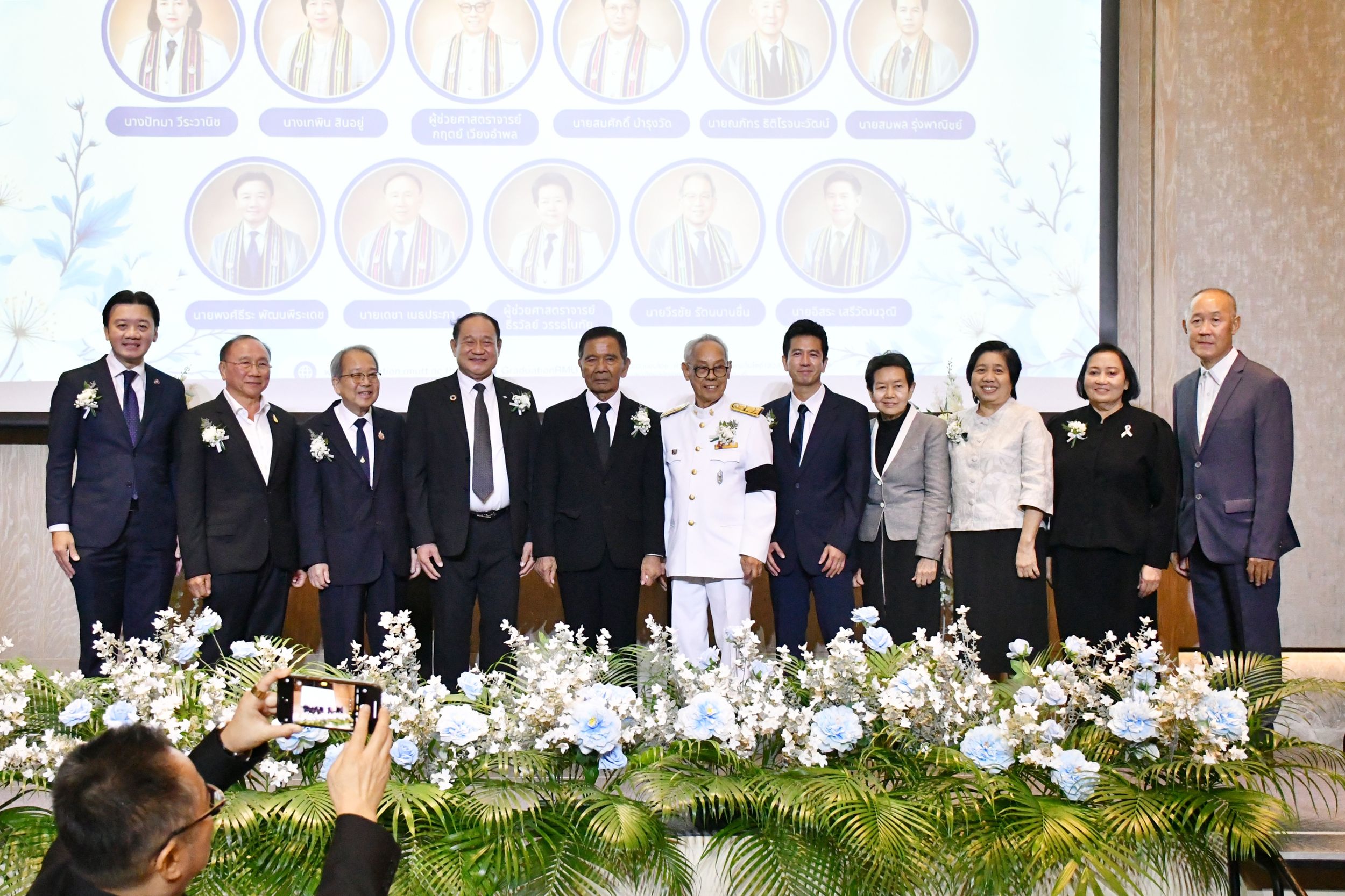 ร่วมแสดงความยินดีกับบัณฑิตกิตติมศักดิ์ _16