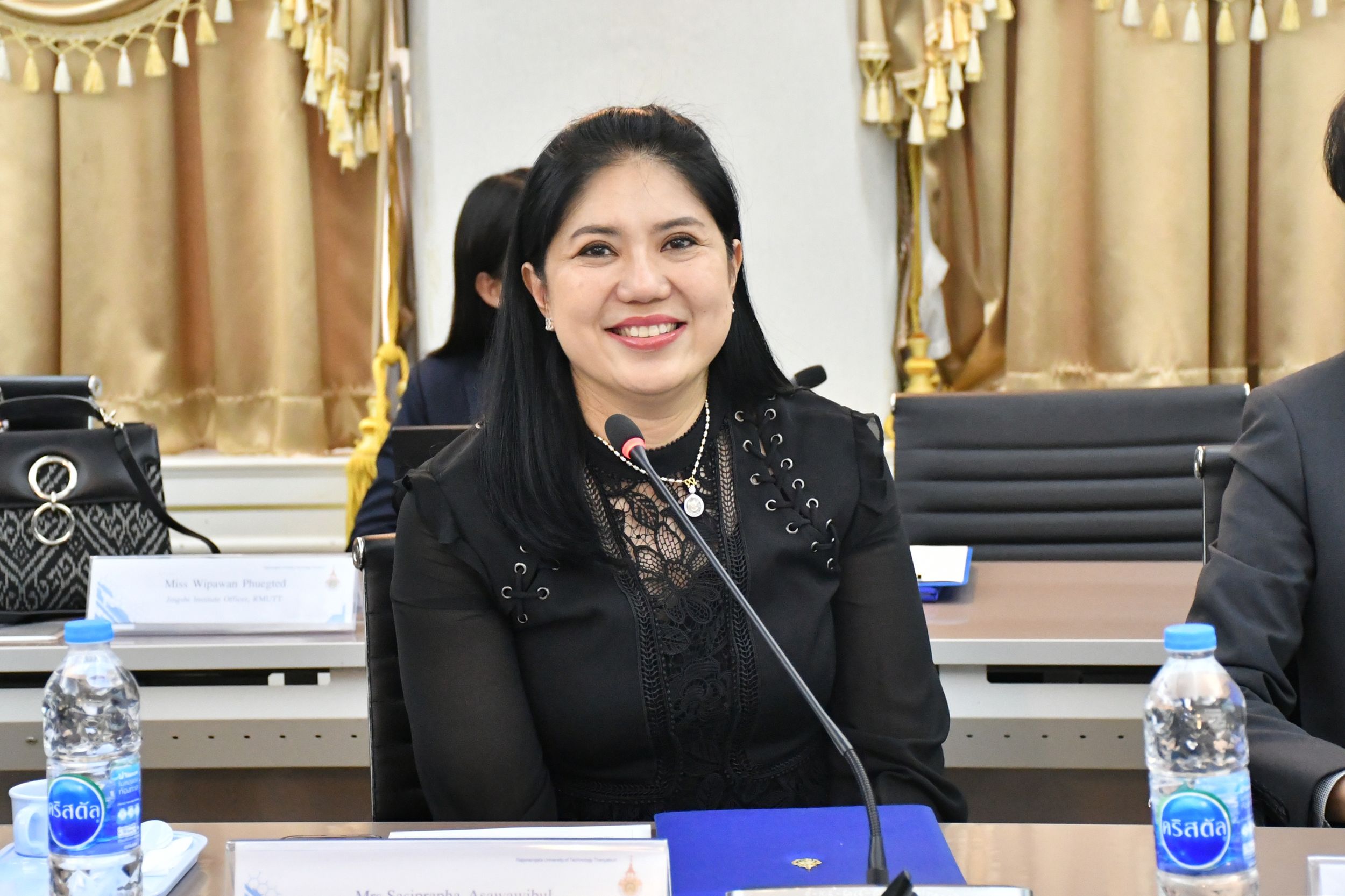 ให้การต้อนรับ Shanghai Jian Qiao University_03