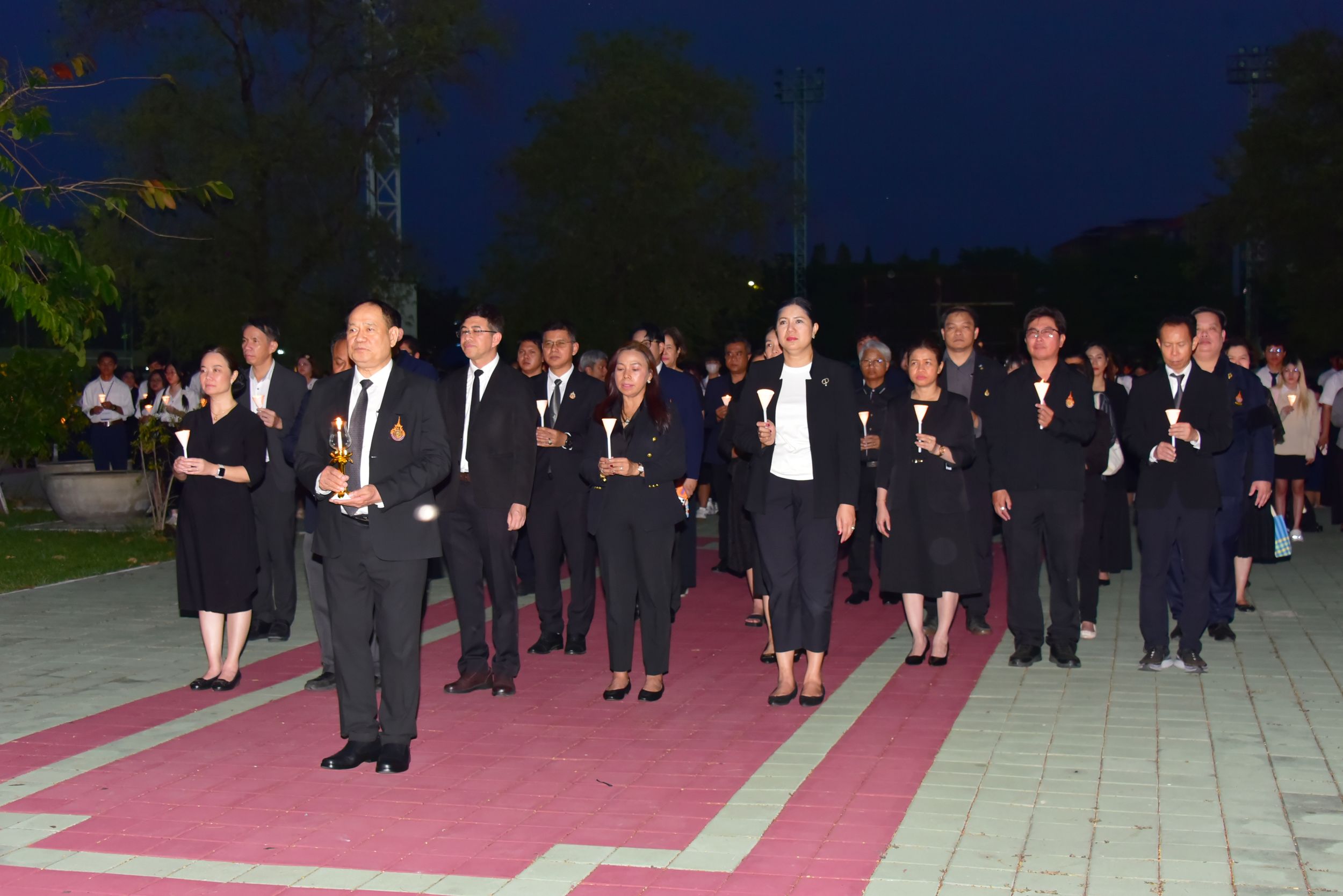 อาลัยถวายแด่พระบรมราชชนนีพันปีหลวง