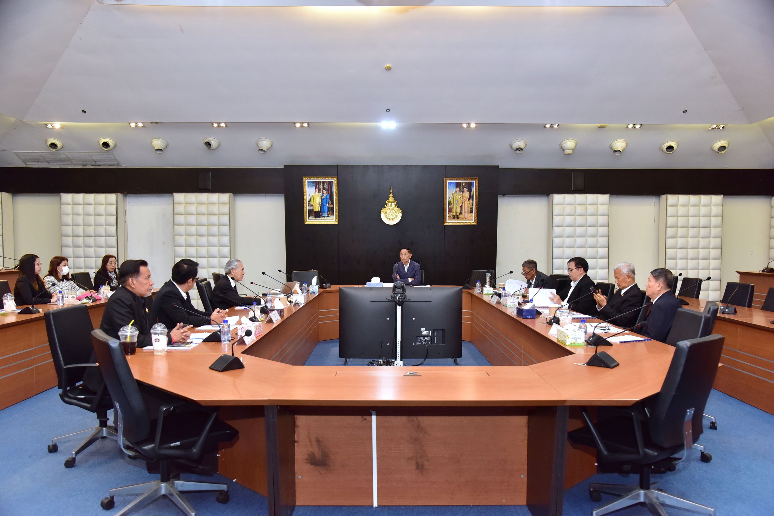 ประชุมกรรมการการเงินและทรัพย์สิน_13