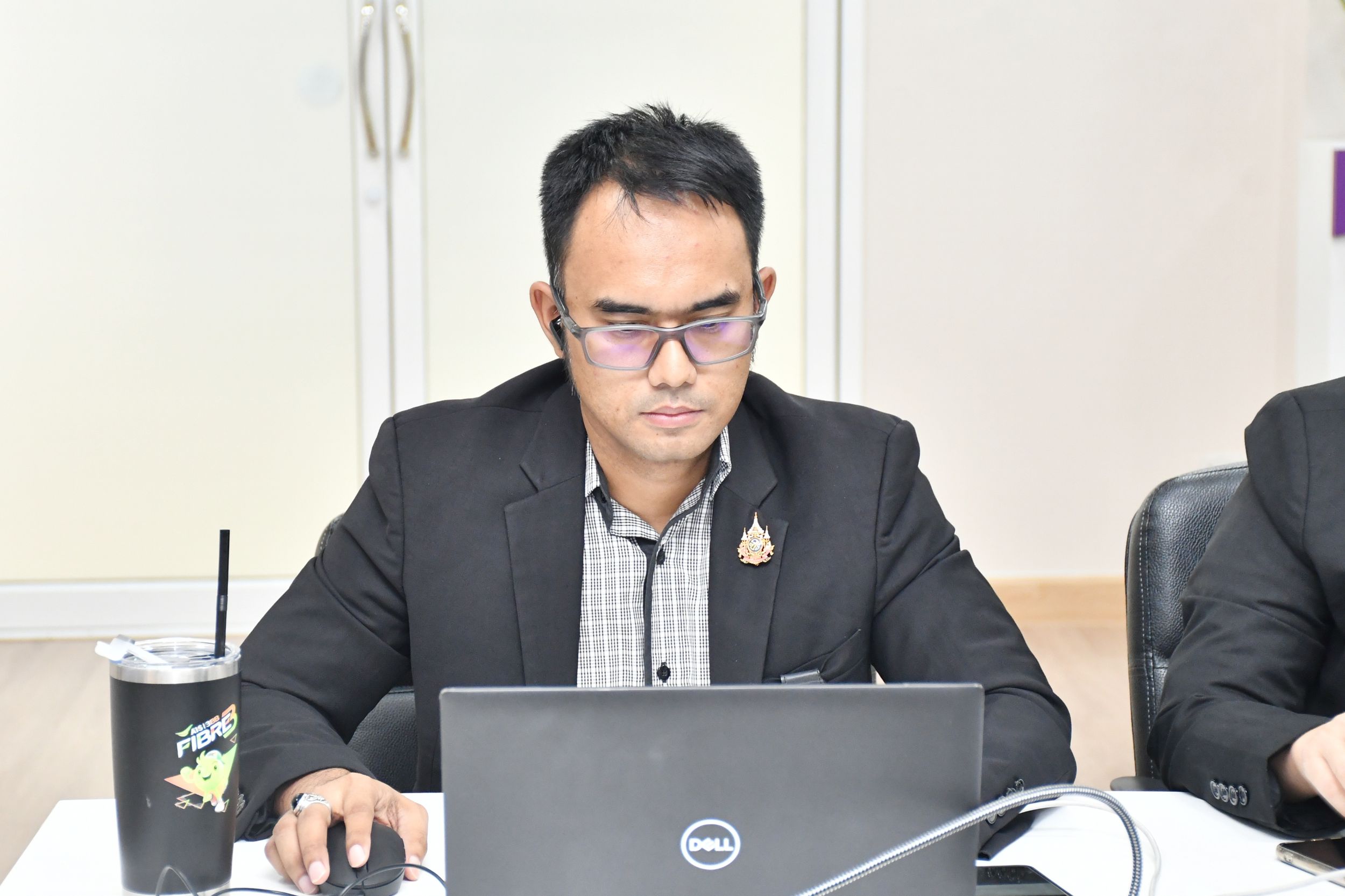 ประชุมคณะกรรมการกลั่นกรองบทคัดย่อ_06