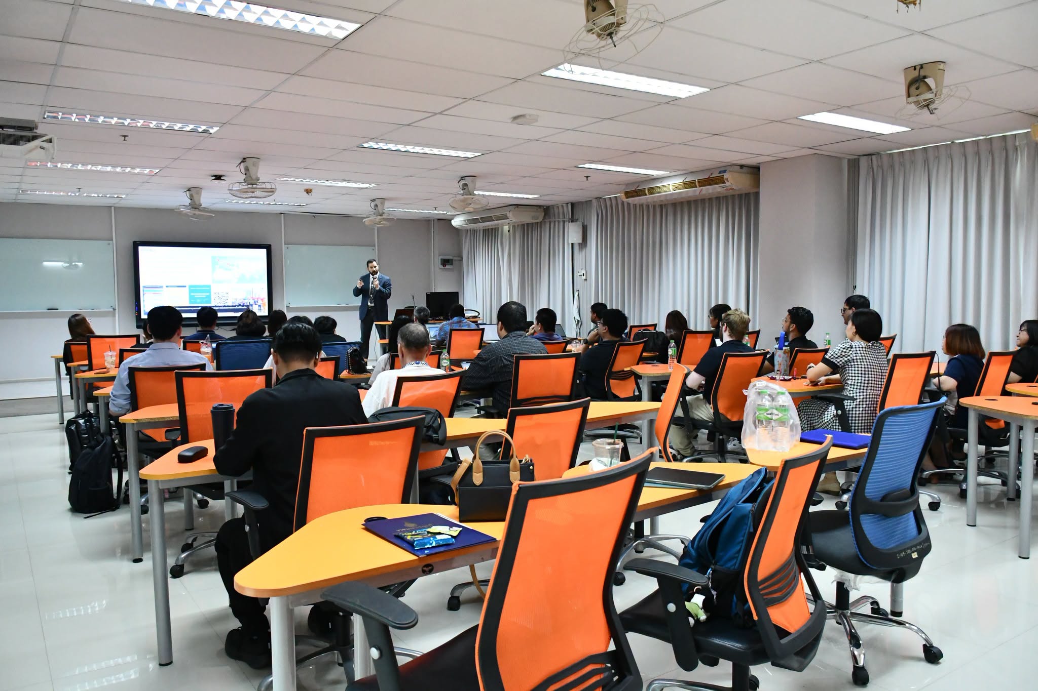 RMUTT and University of Derby Launch International Seminar on Data Analytics, AI and Smart Systems