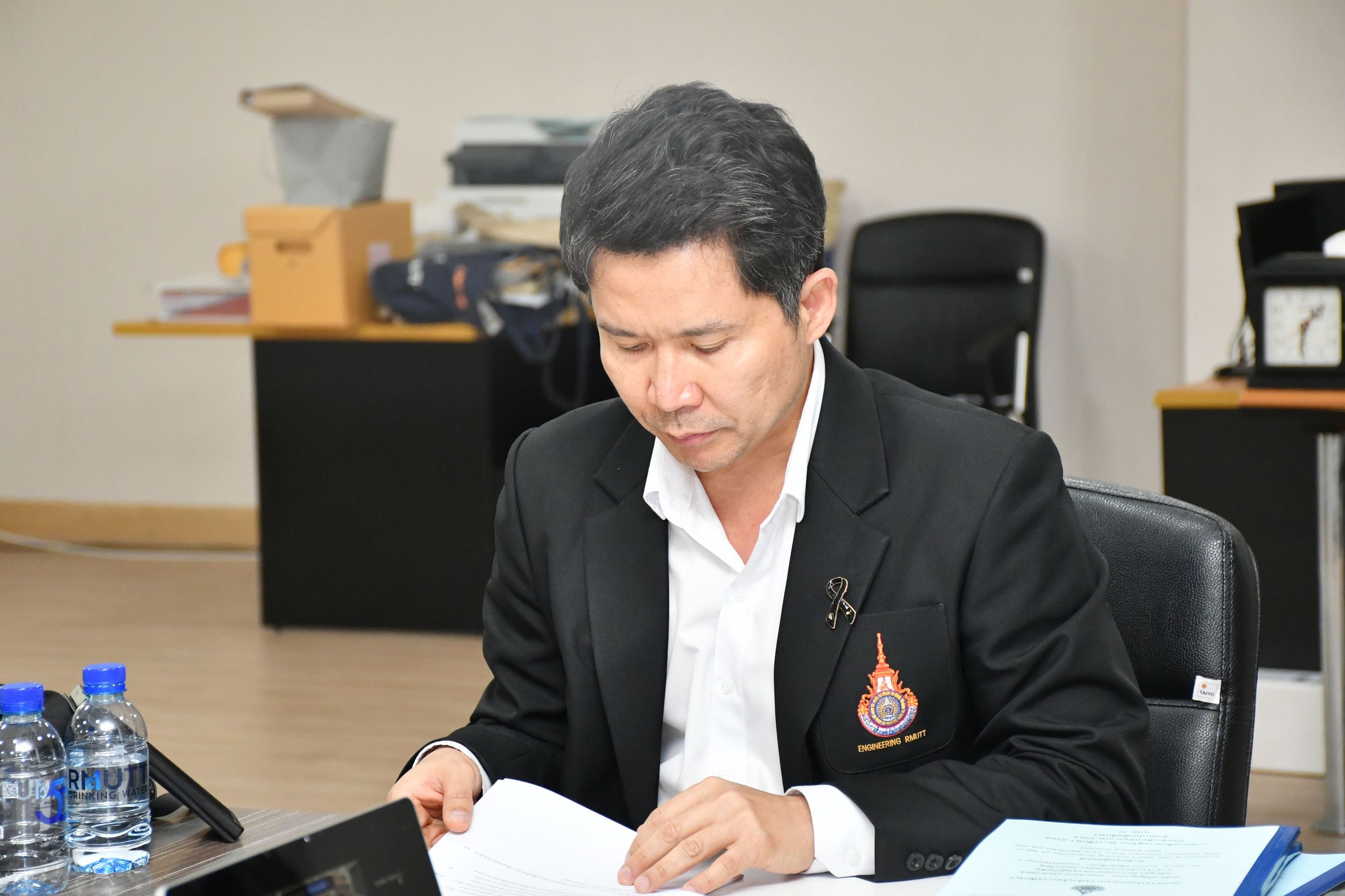 ประชุมคณะกรรมการกลั่นกรองบทคัดย่อ_05