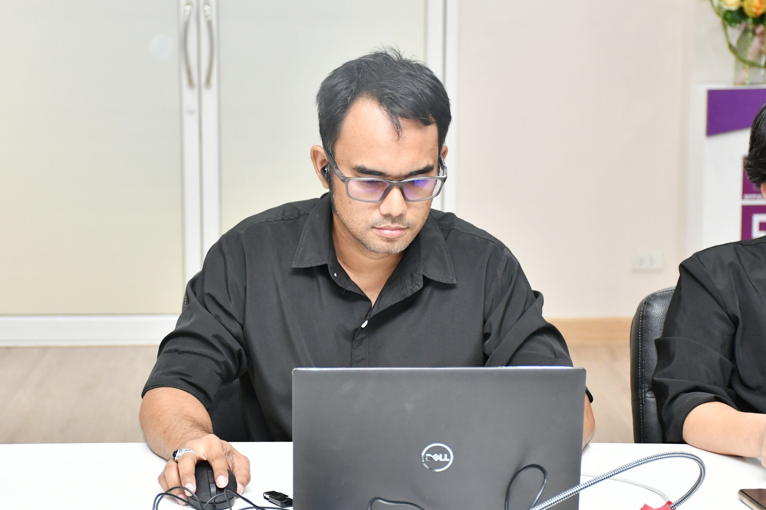 ประชุมคณะกรรมการกลั่นกรองบทคัดย่อ_06