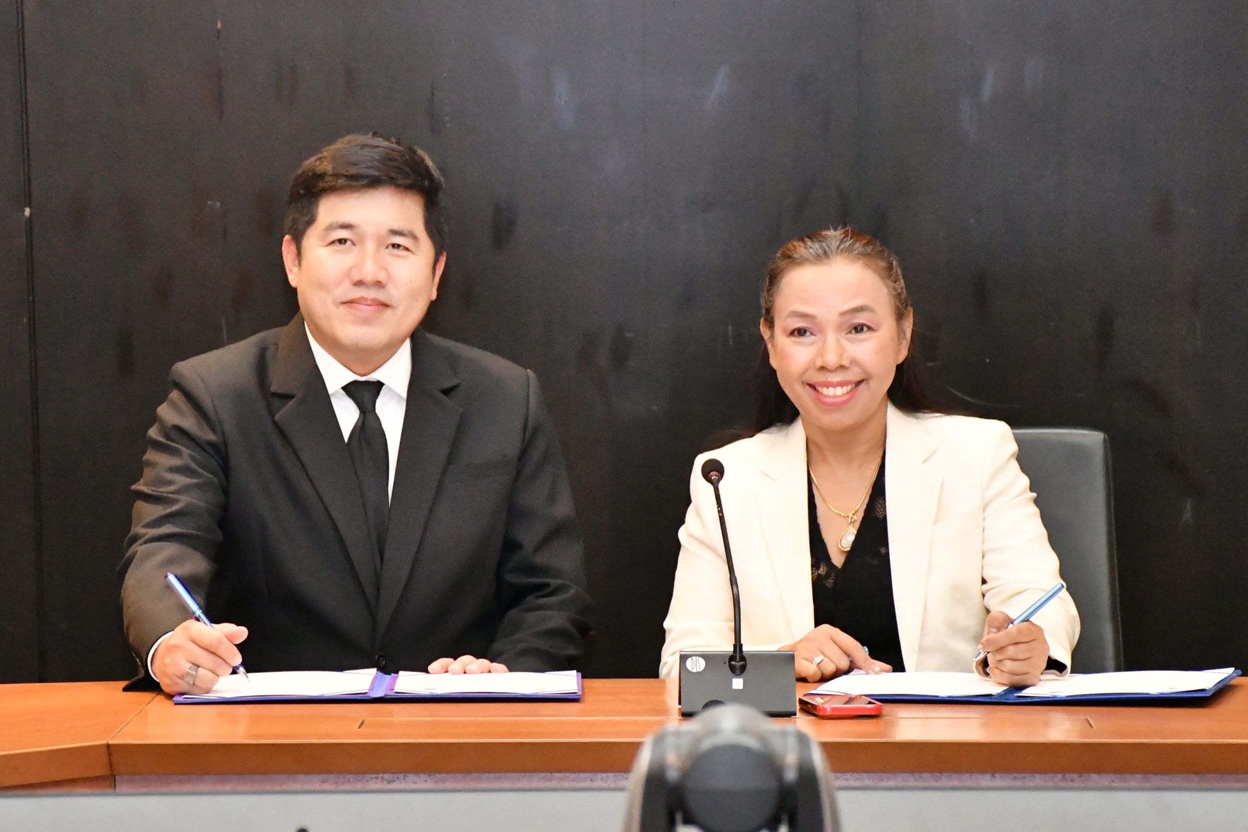 MOU ระหว่าง มทร.ธัญบุรี กับ เทศบาลบางคูวัด _06