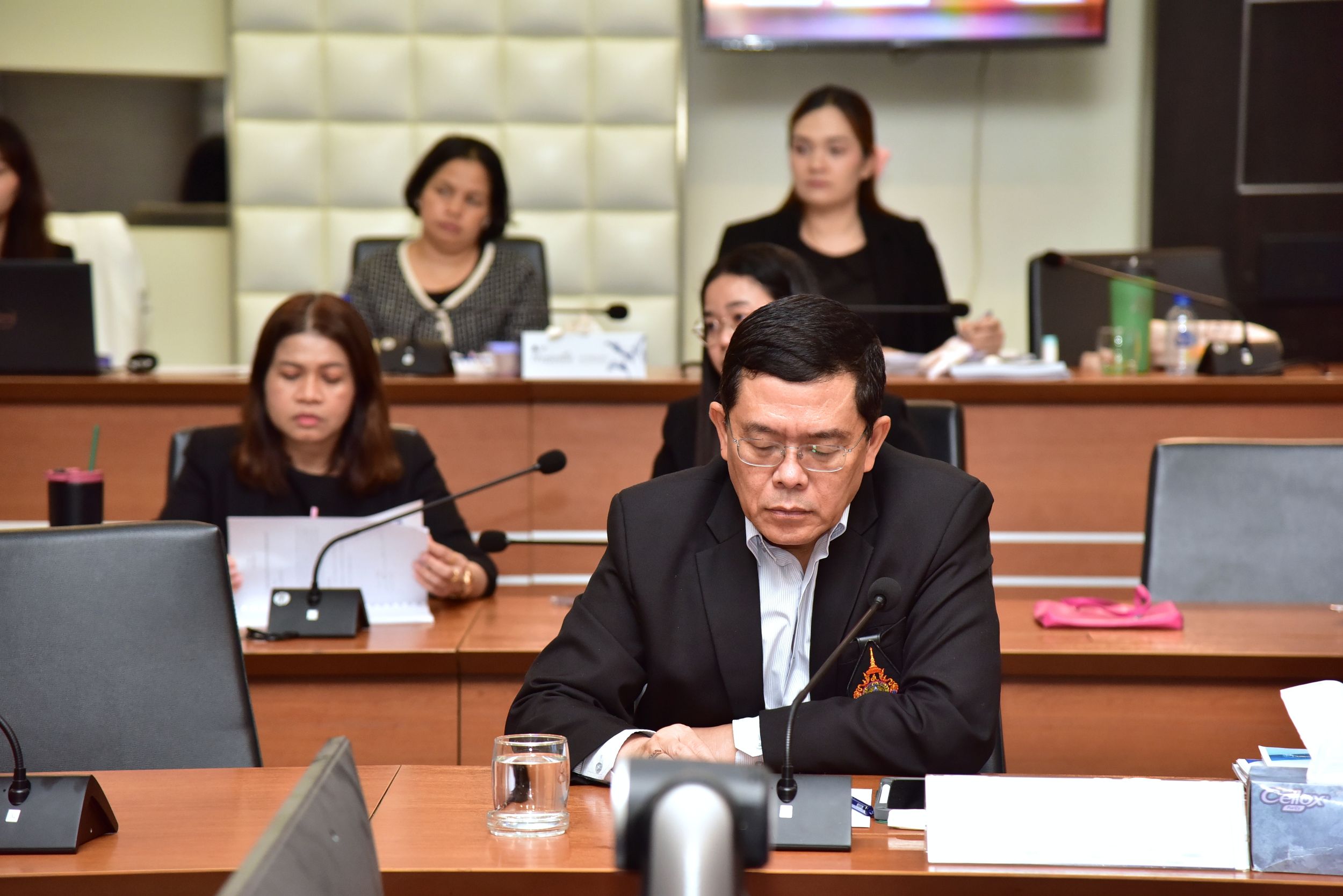 ประชุมคณะกรรมการการเงินและทรัพย์สิน ครั้งที่ 10_06