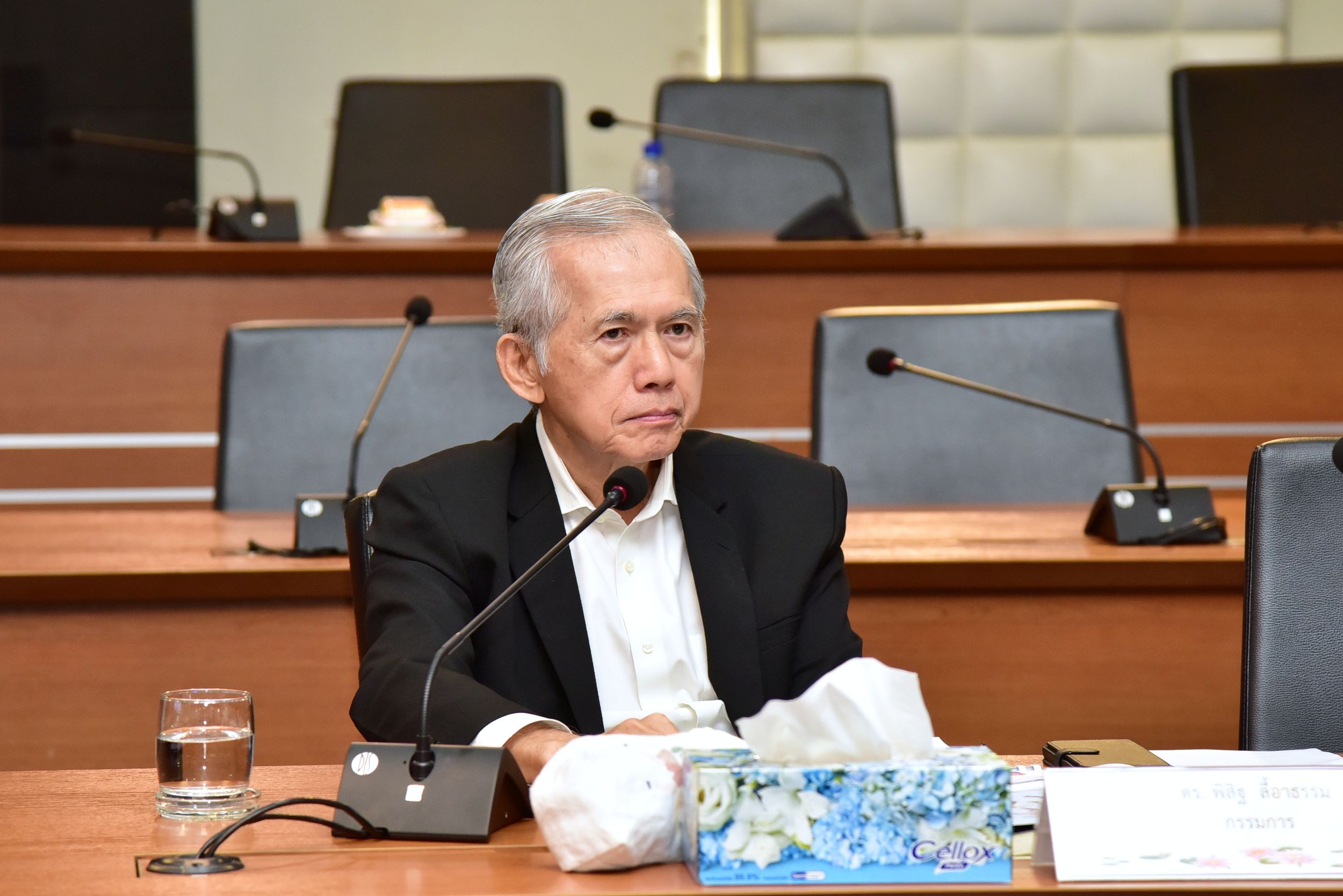 ประชุมคณะกรรมการการเงินและทรัพย์สิน ครั้งที่ 10_10
