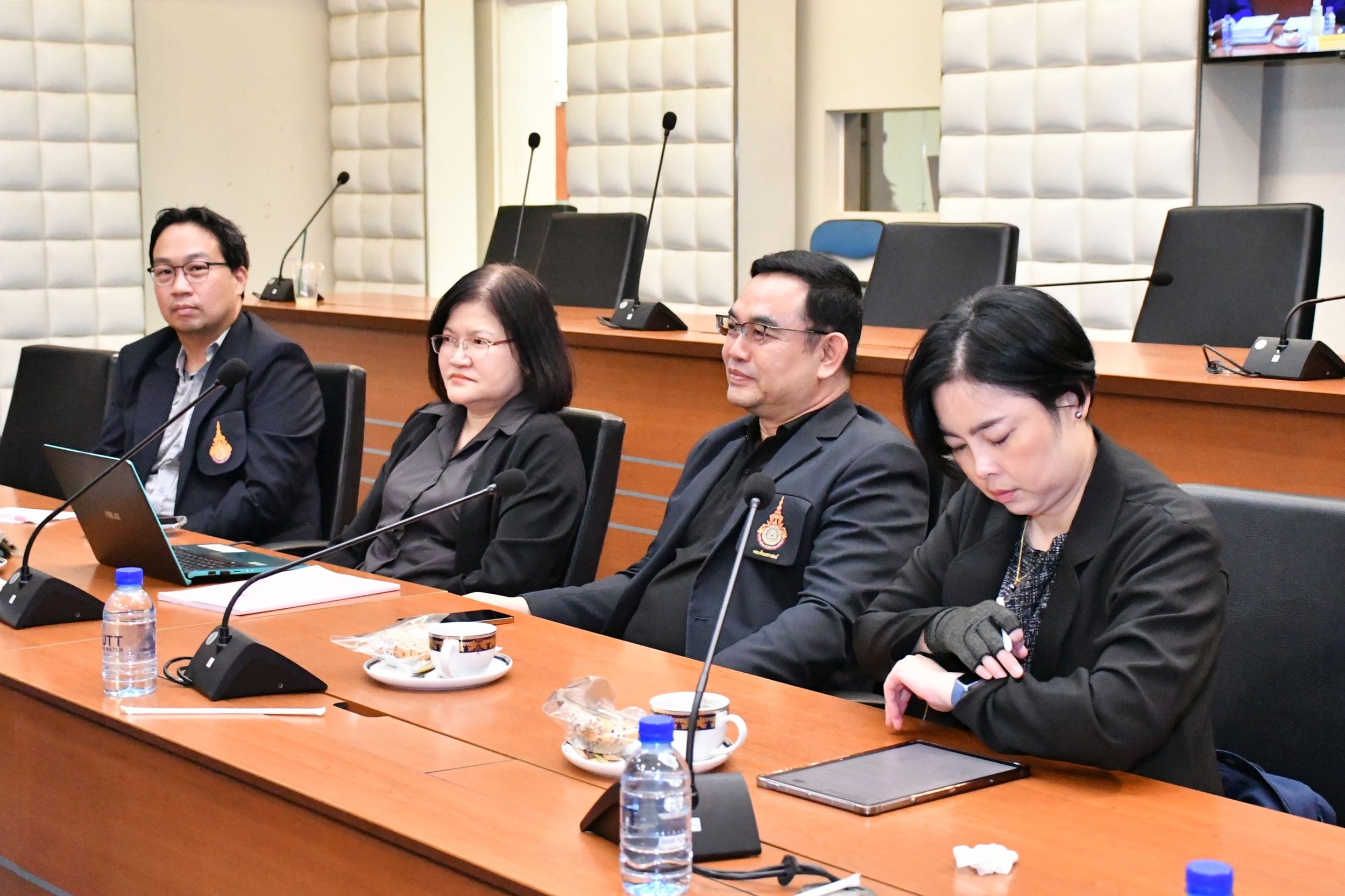 ประชุมคณะกรรมการด้านหลักสูตร_12
