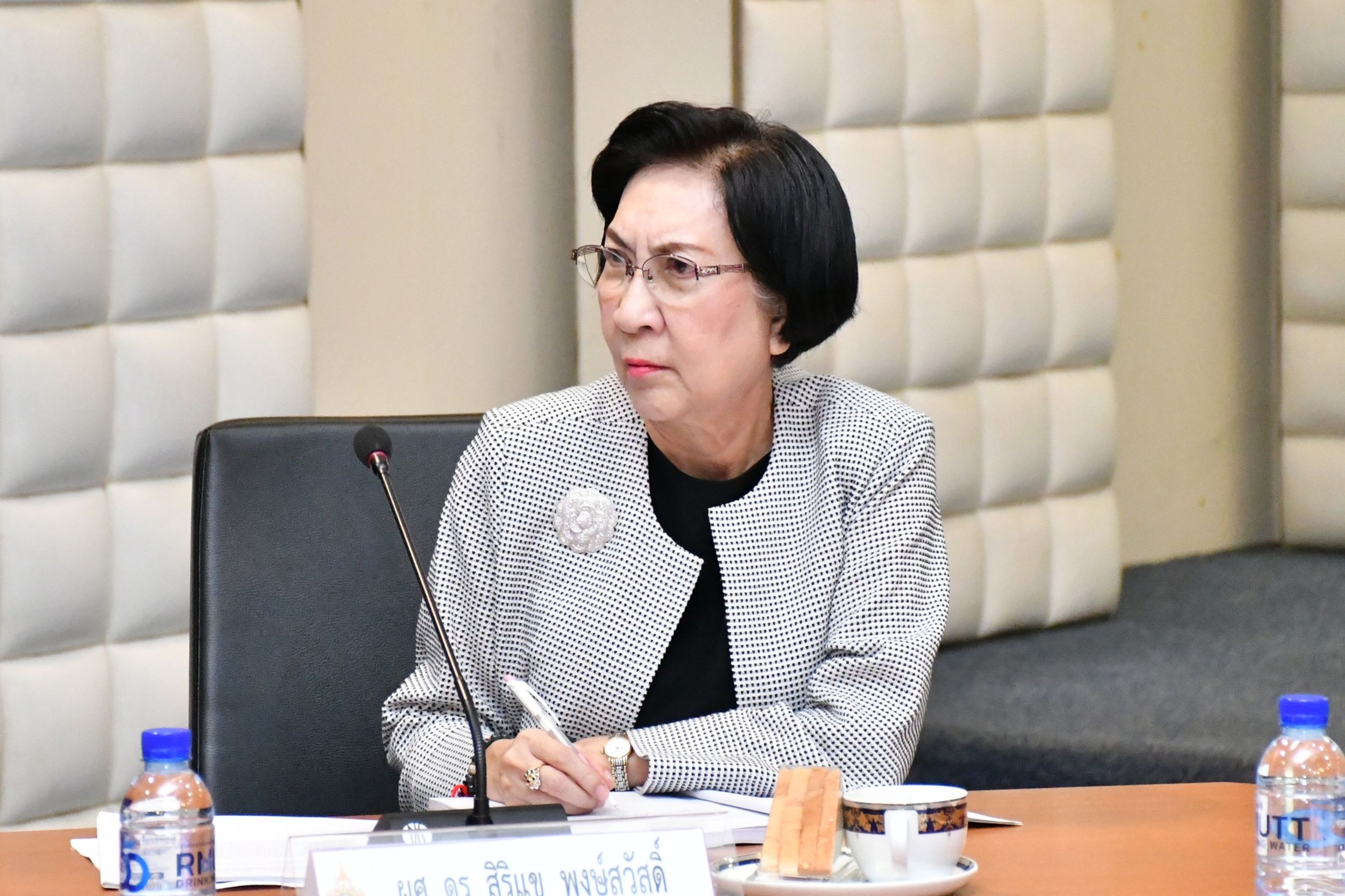 ประชุมคณะกรรมการบริหารงานวิชาการและวิจัย _04