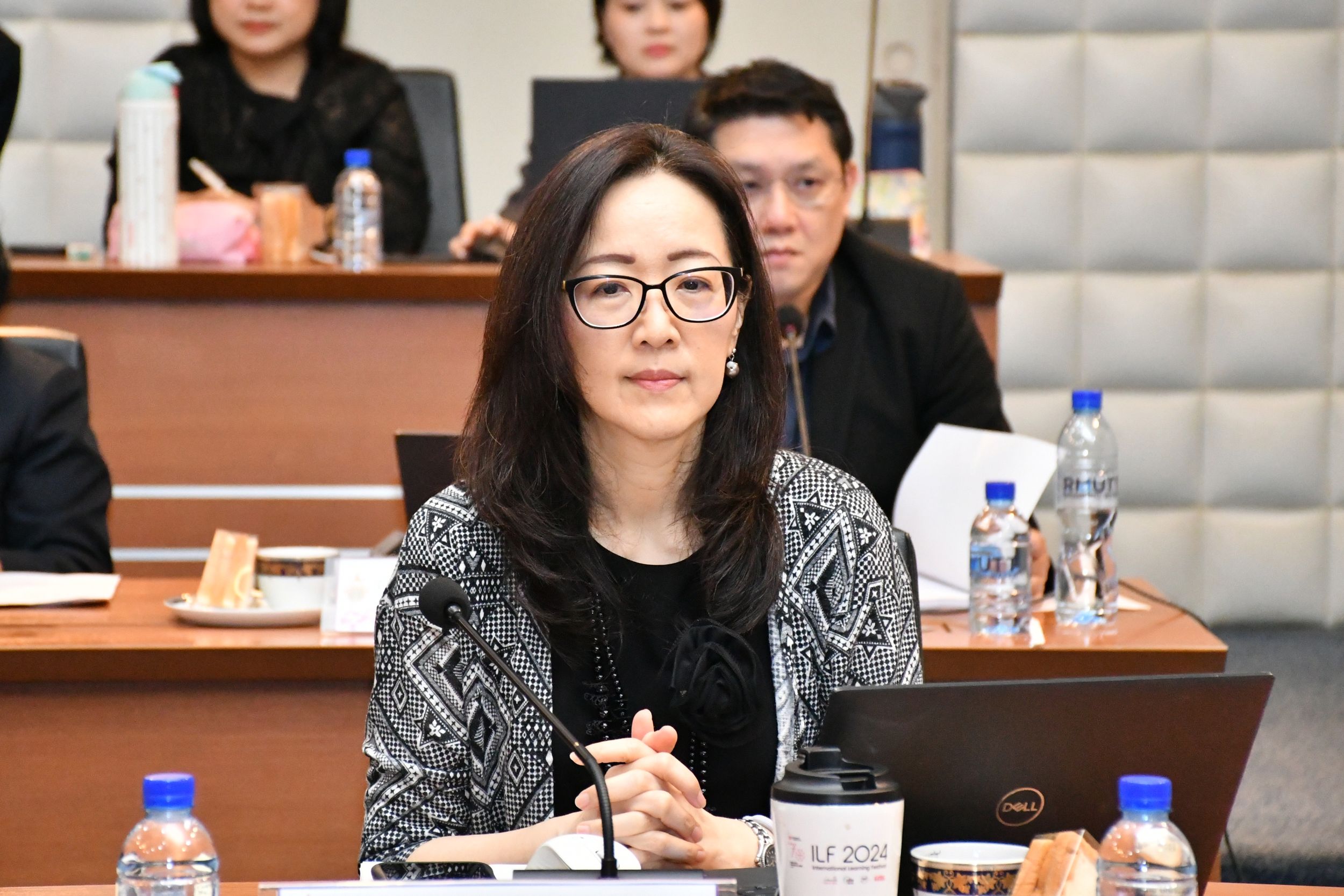 ประชุมคณะกรรมการบริหารงานวิชาการและวิจัย _06