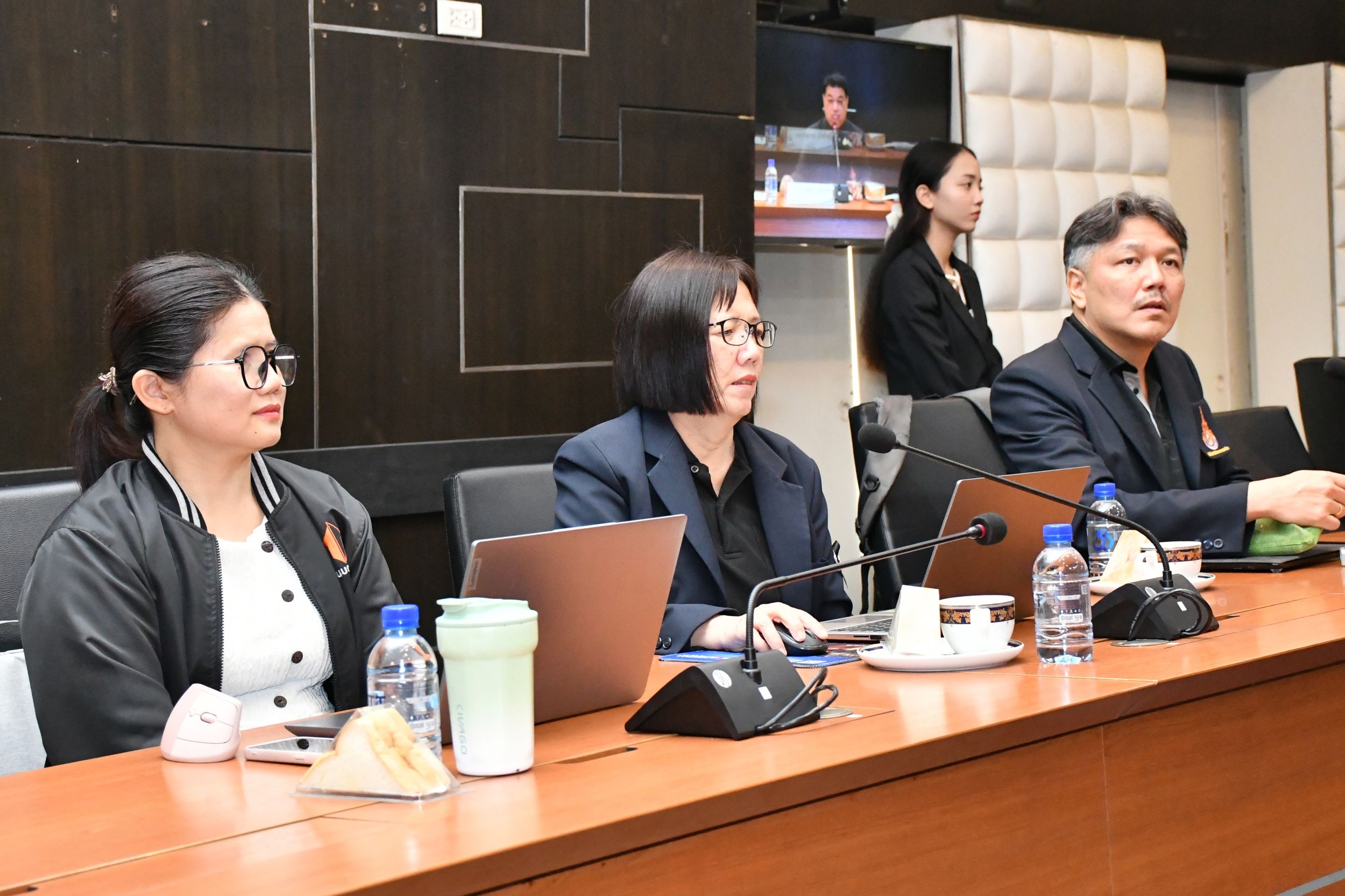 ประชุมคณะกรรมการบริหารงานวิชาการและวิจัย _12